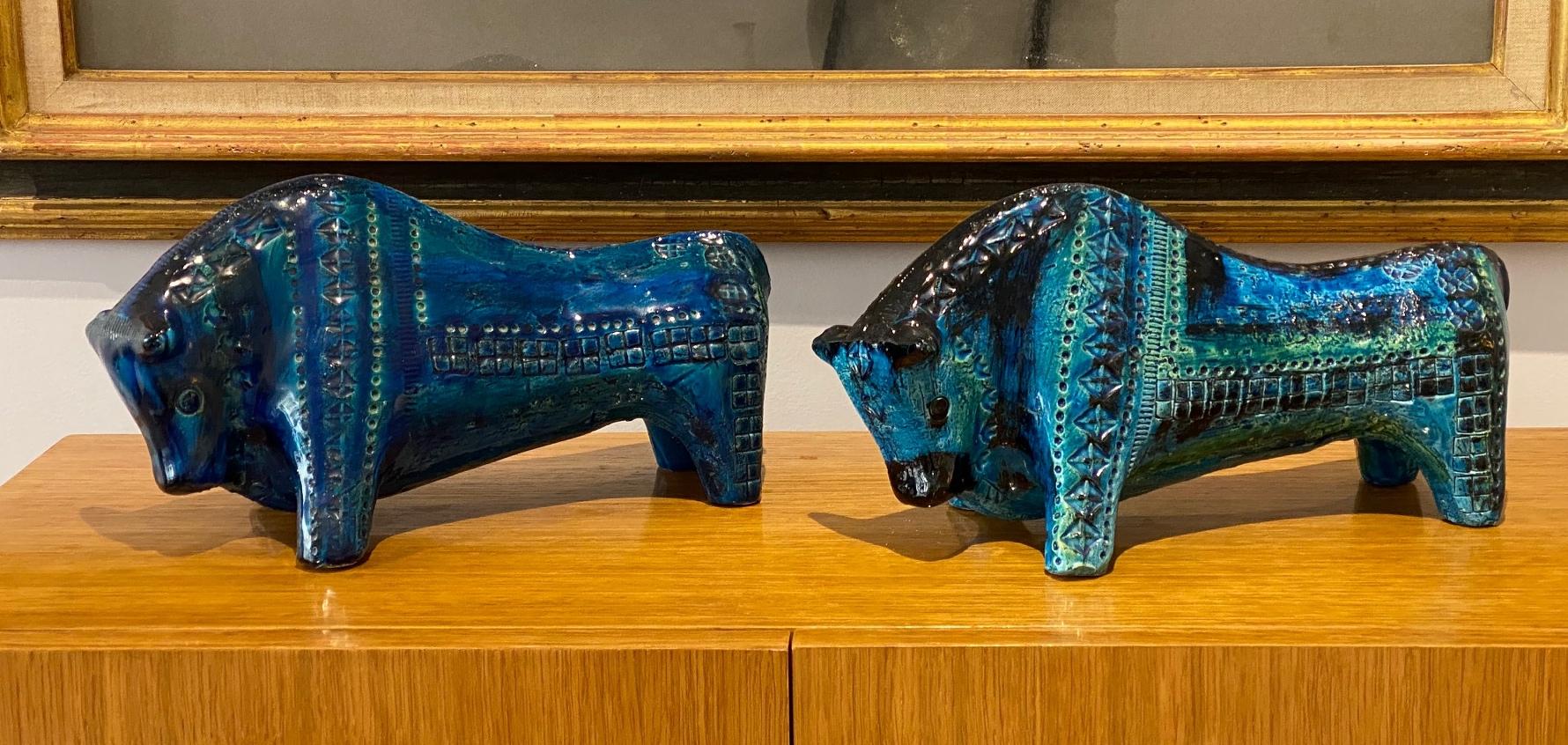 Decorative Bulls midcentury Rimini blue glazed . Designed by Aldo Londi, manufactured by Bitossi Ceramiche / Italy in the 1960s. 
Handcrafted with hand carved geometric design in a glazed vibrant turquoise and cobalt blue. In very good condition.