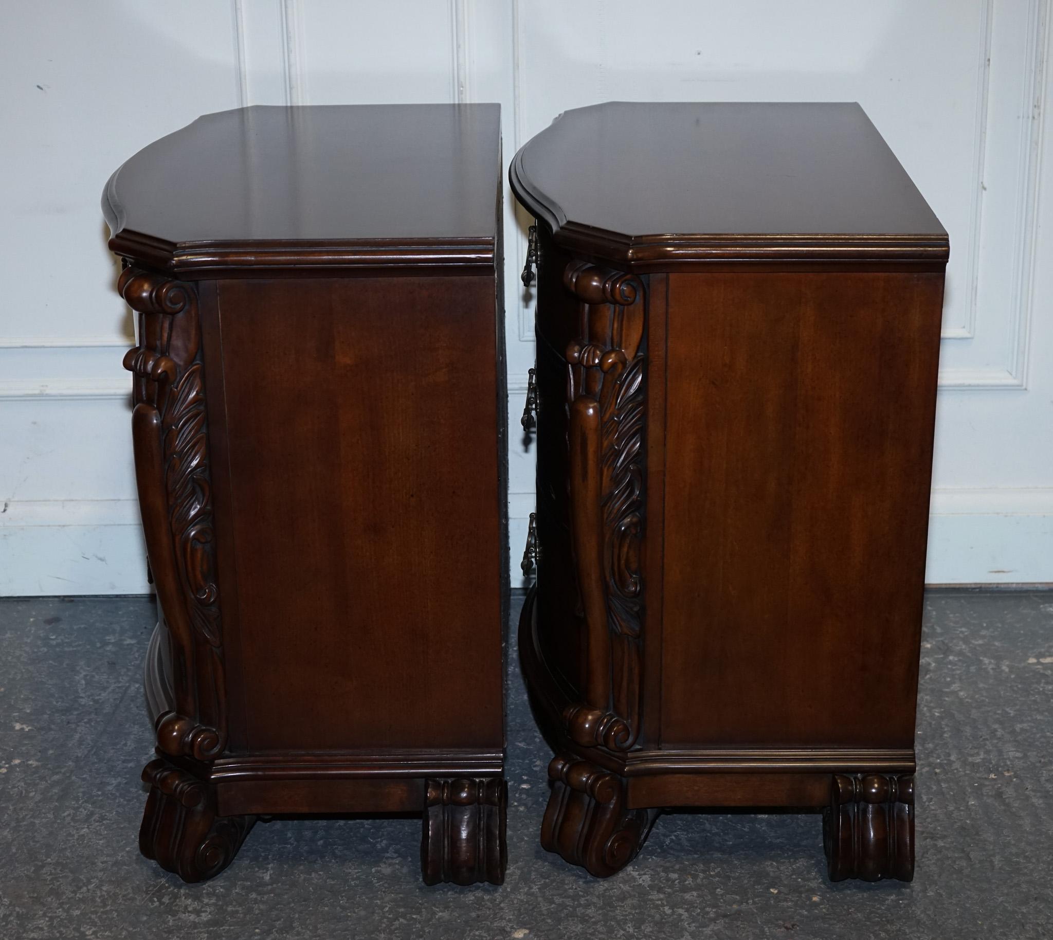 PAIRE DE GRANDES TABLETTES DE NUIT AMERICAINES DE STYLE CHIPPENDALE TABLE DE BEDSiDE en vente 9