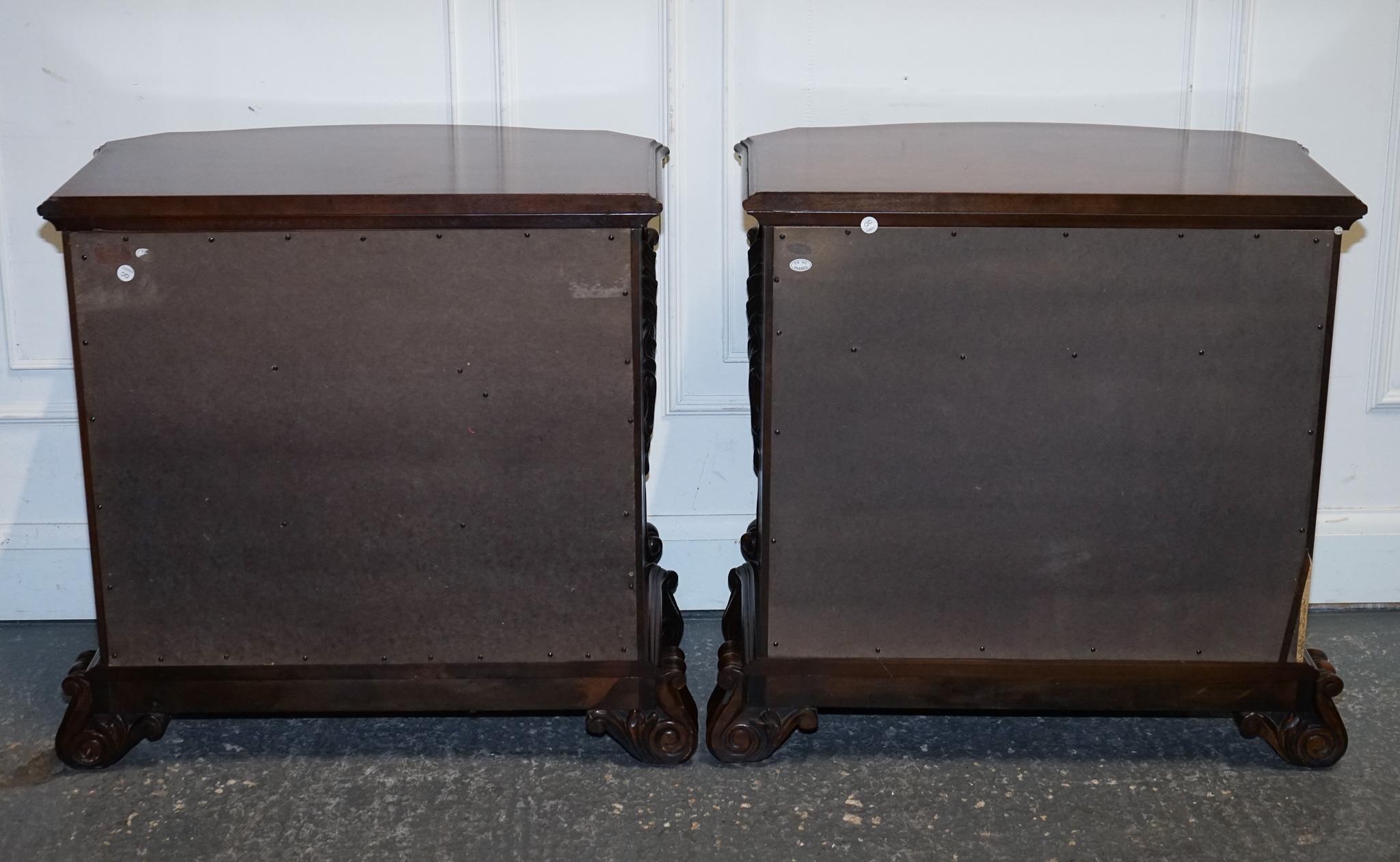 PAIRE DE GRANDES TABLETTES DE NUIT AMERICAINES DE STYLE CHIPPENDALE TABLE DE BEDSiDE en vente 10