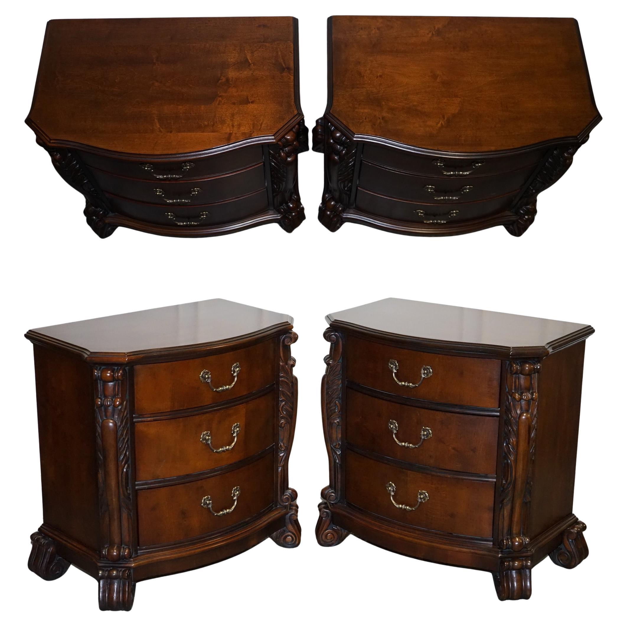 PAIRE DE GRANDES TABLETTES DE NUIT AMERICAINES DE STYLE CHIPPENDALE TABLE DE BEDSiDE