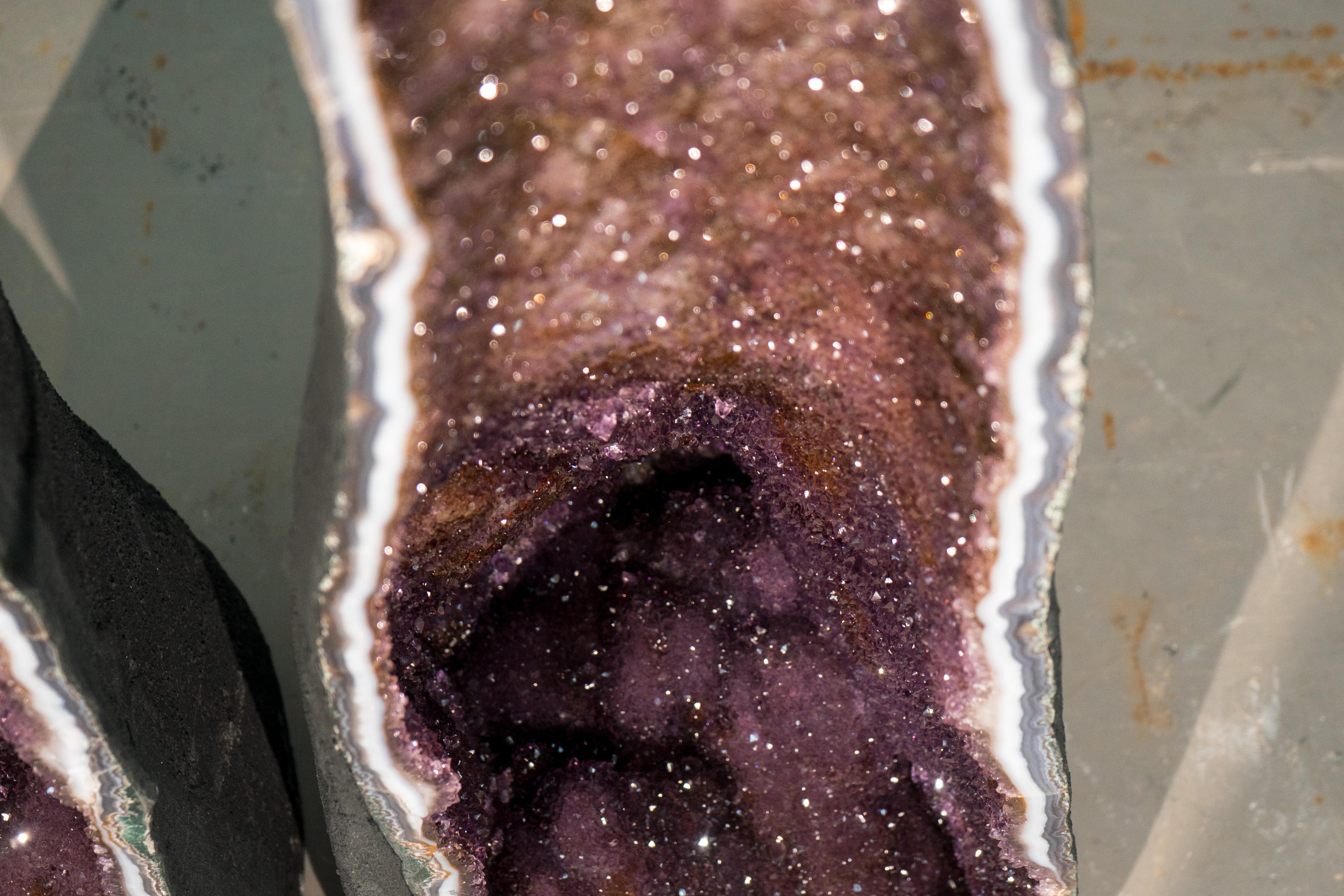 Paar große Amethyst-Kathedralen-Geode mit buntem Galaxy Druzy, Achatrahmen im Angebot 6