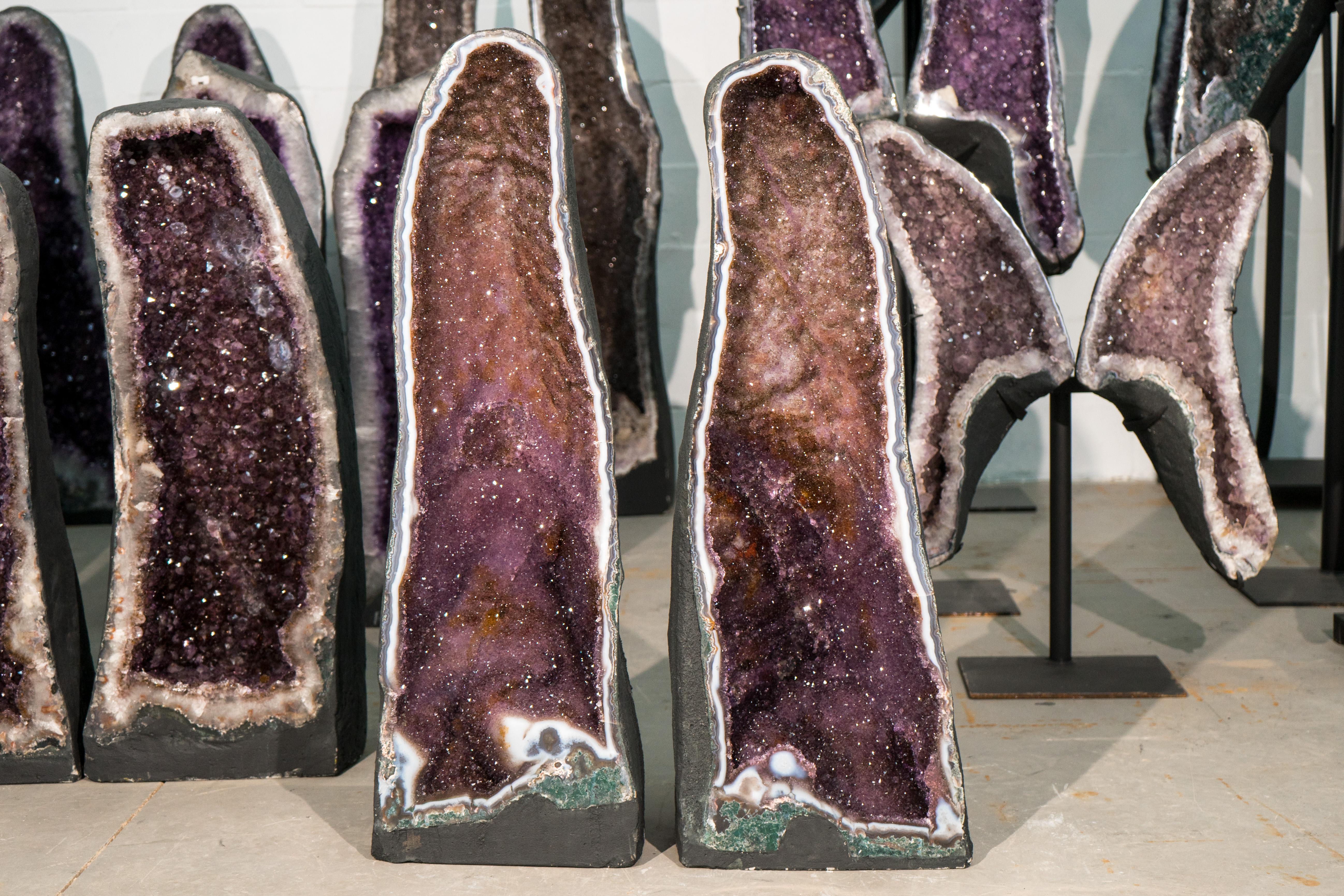 Paar große Amethyst-Kathedralen-Geode mit buntem Galaxy Druzy, Achatrahmen im Angebot 1
