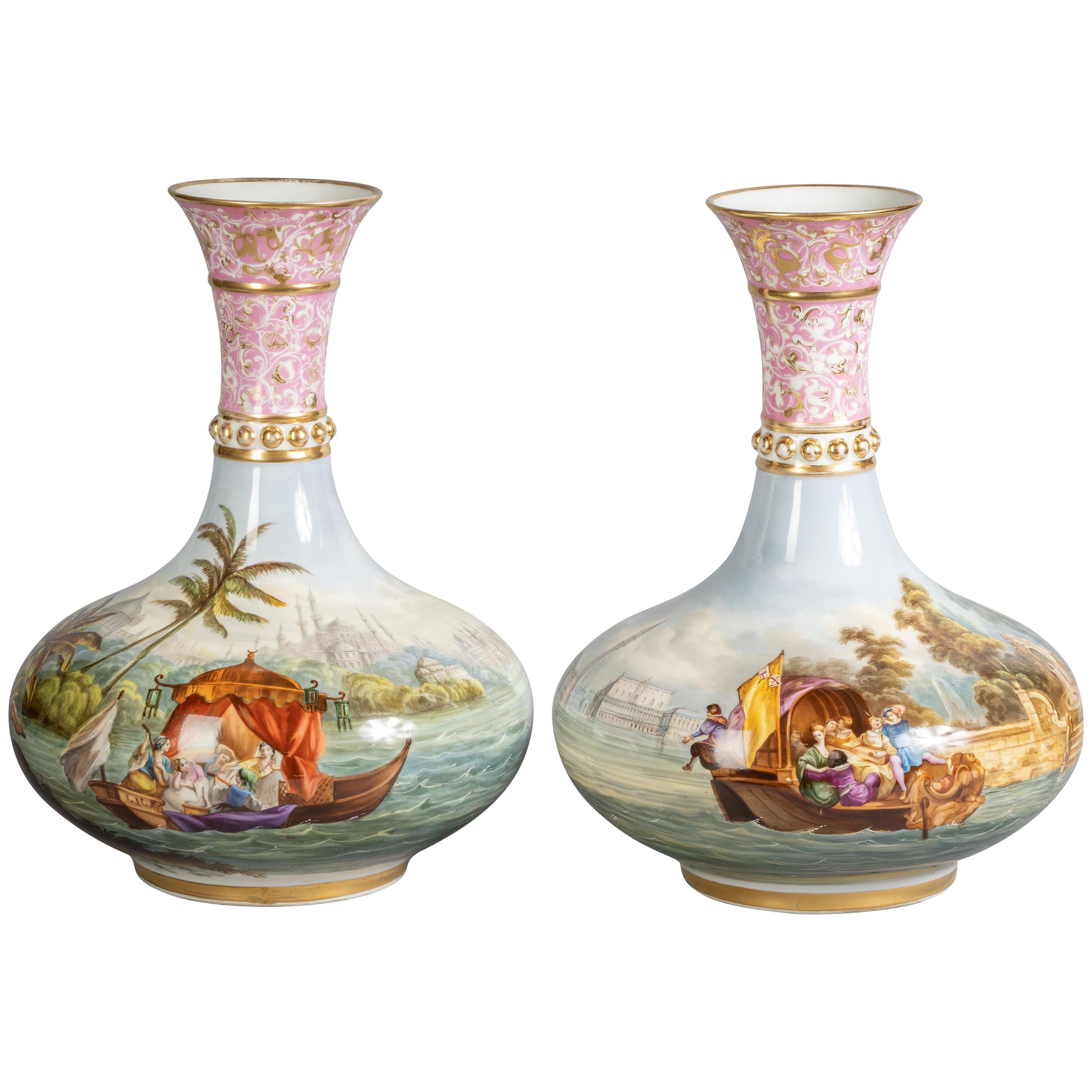 Pareja de grandes y exóticos jarrones de porcelana de París, hacia 1840