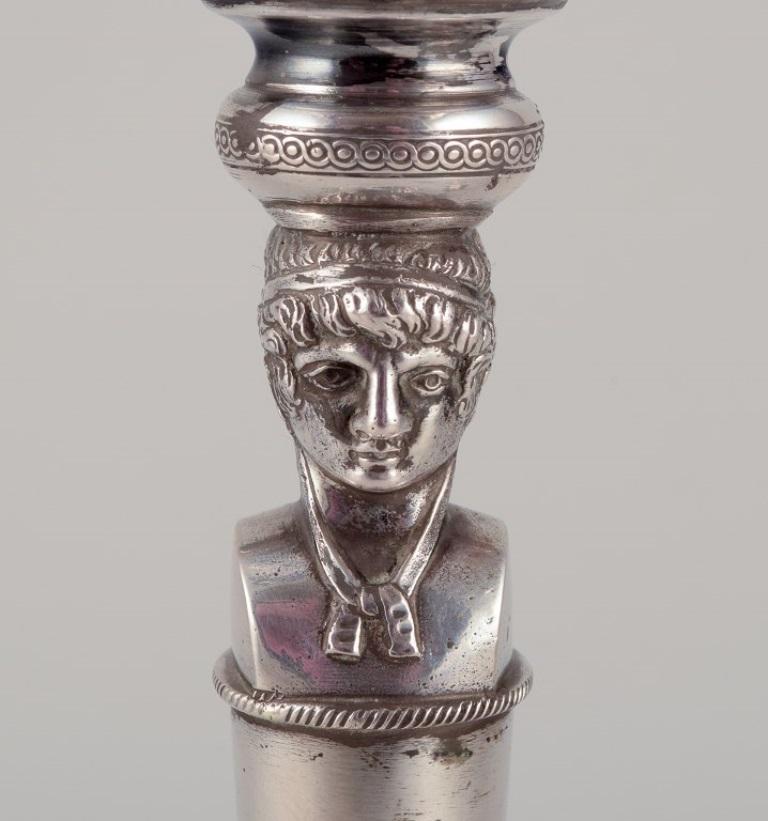 Argento Coppia di grandi e imponenti candelabri italiani in argento. in vendita
