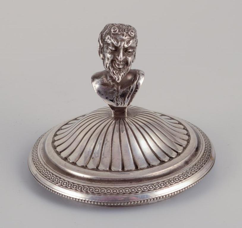 Coppia di grandi e imponenti candelabri italiani in argento. in vendita 1