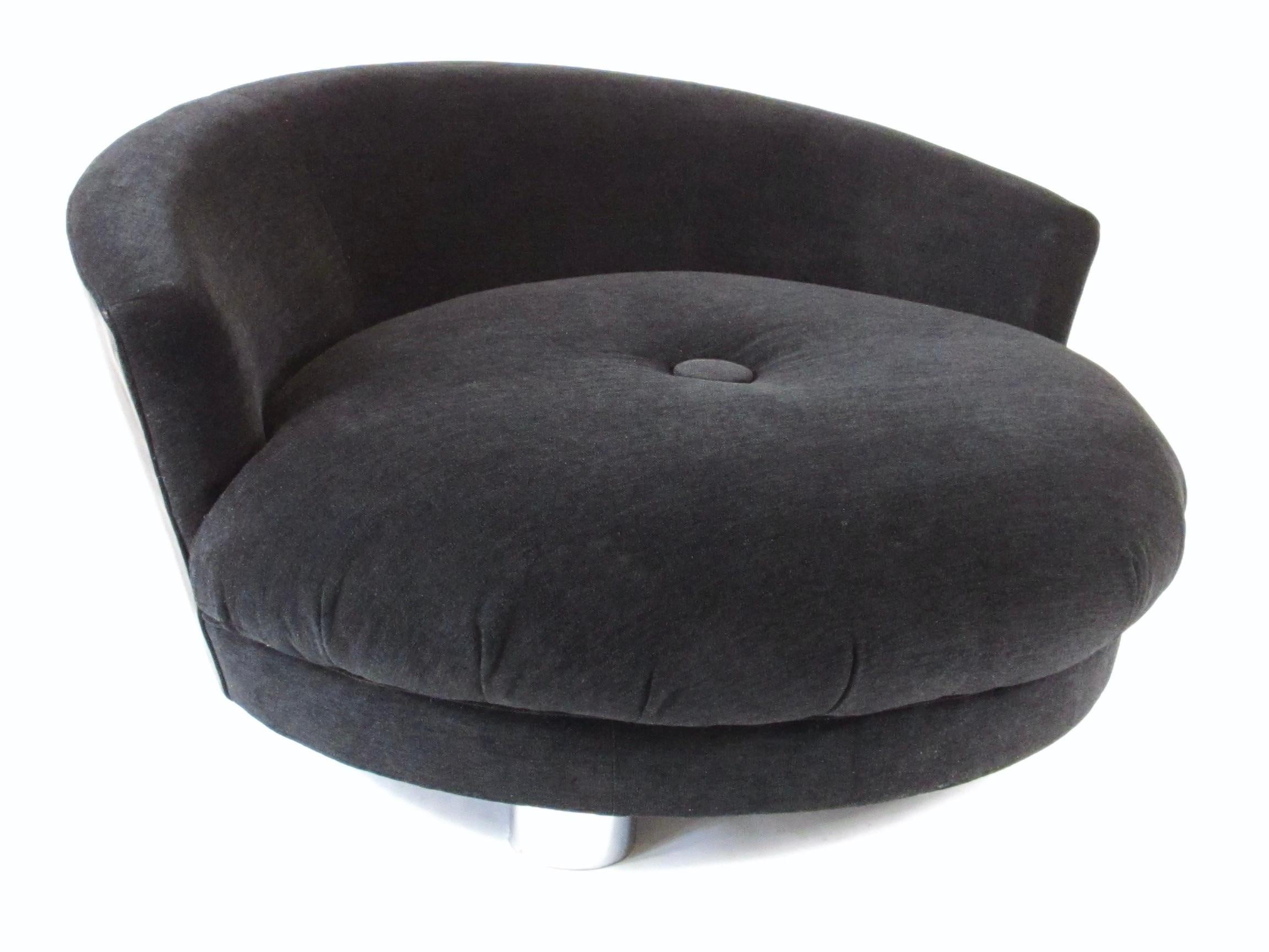 Two Available Large and Inviting Round Milo Baughman Lounge Chairs For Sale 4