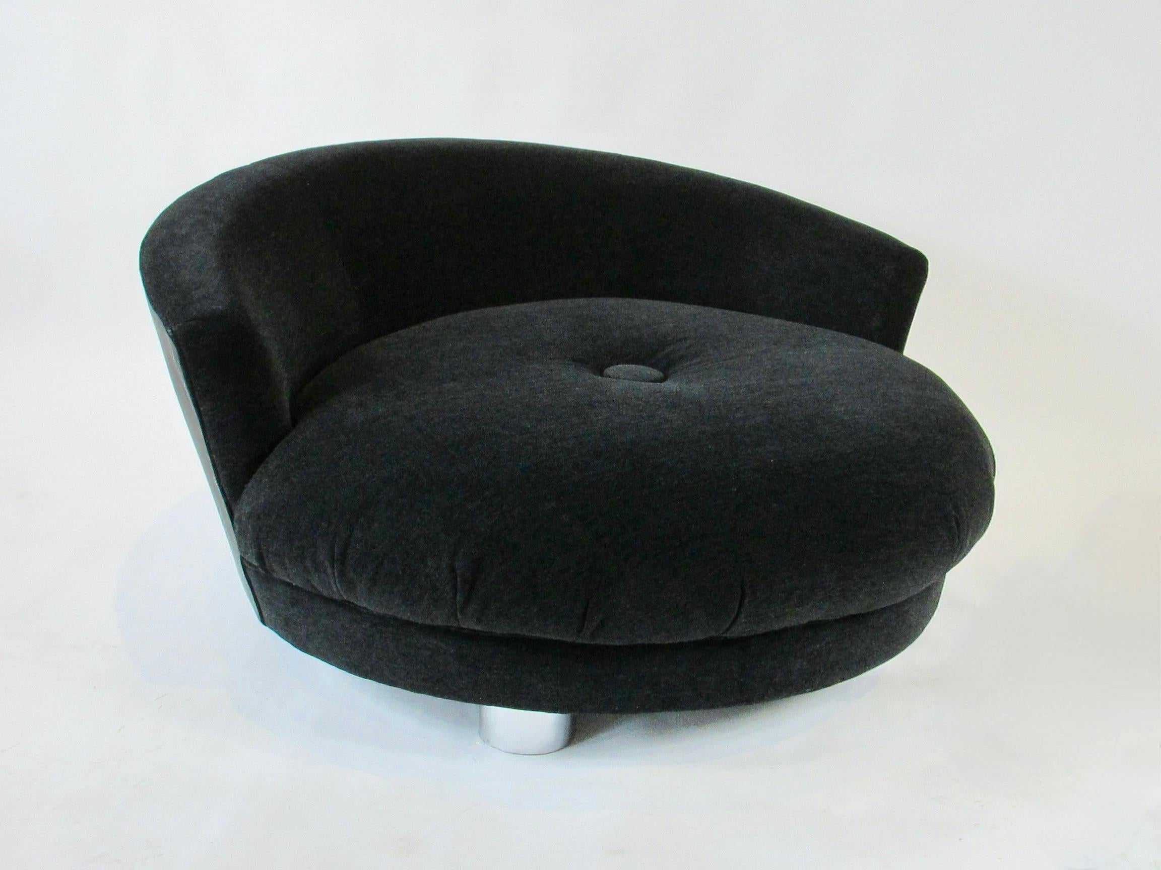 Two Available Large and Inviting Round Milo Baughman Lounge Chairs For Sale 5