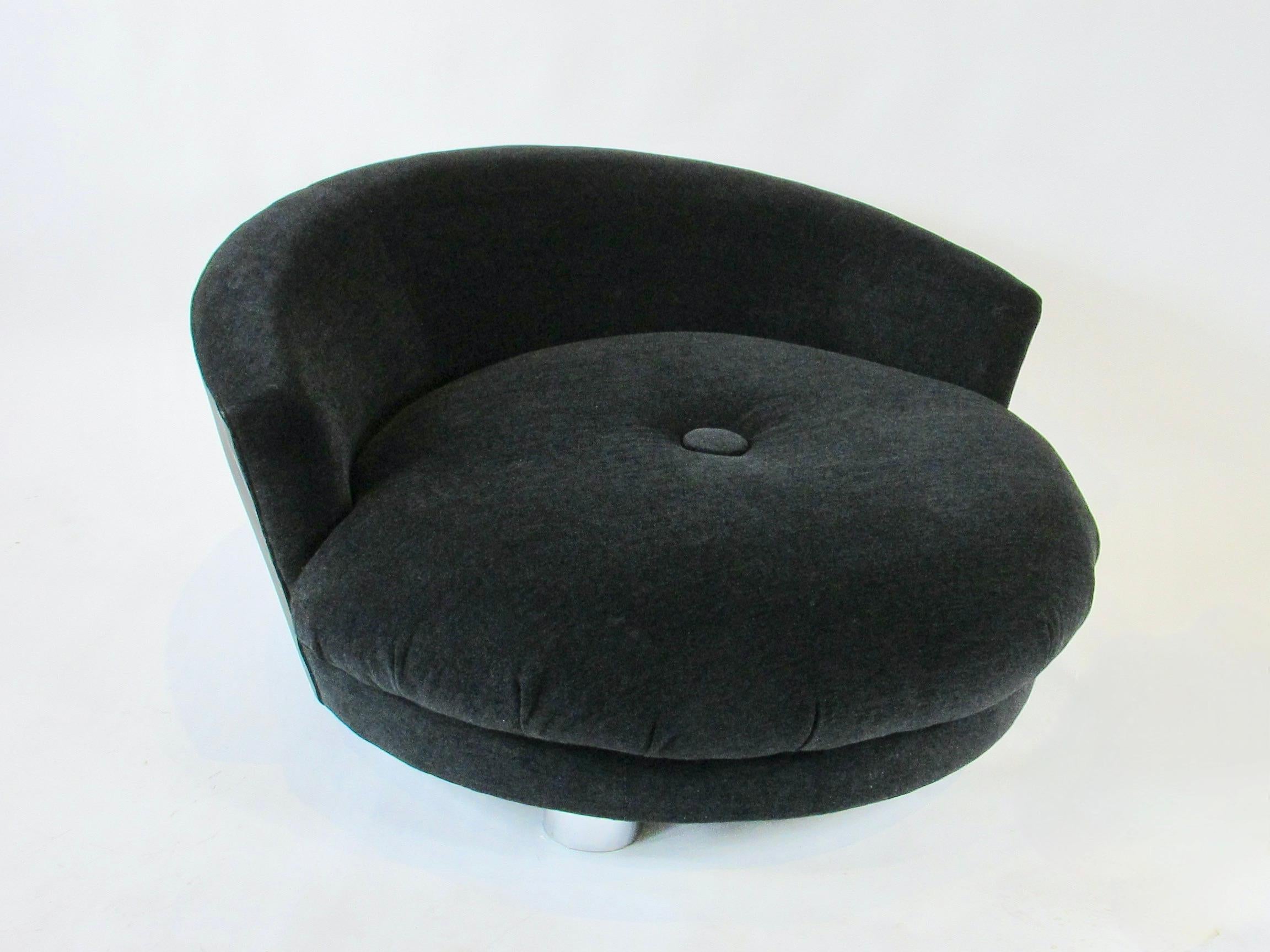 Two Available Large and Inviting Round Milo Baughman Lounge Chairs For Sale 6