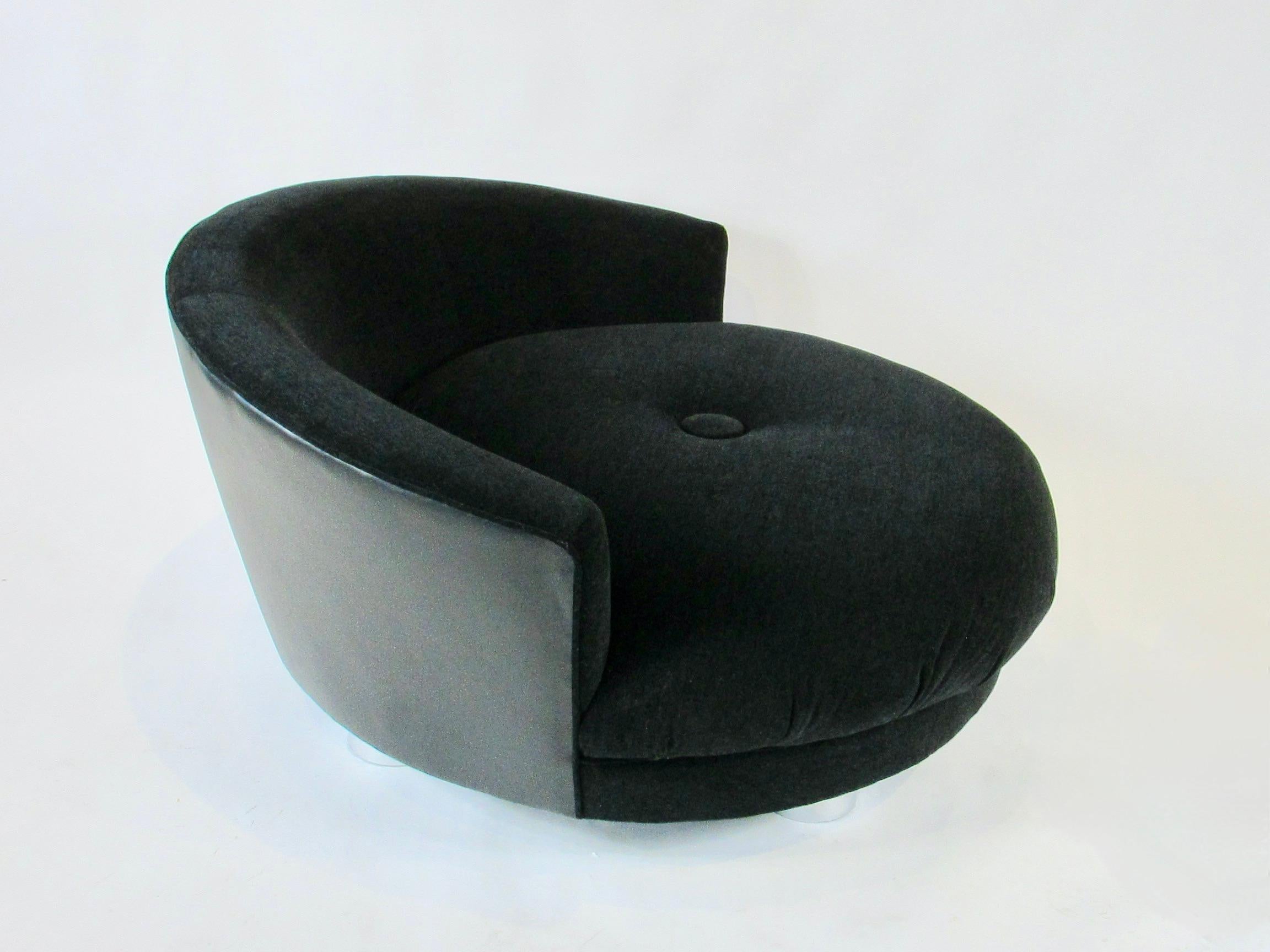 Two Available Large and Inviting Round Milo Baughman Lounge Chairs For Sale 7
