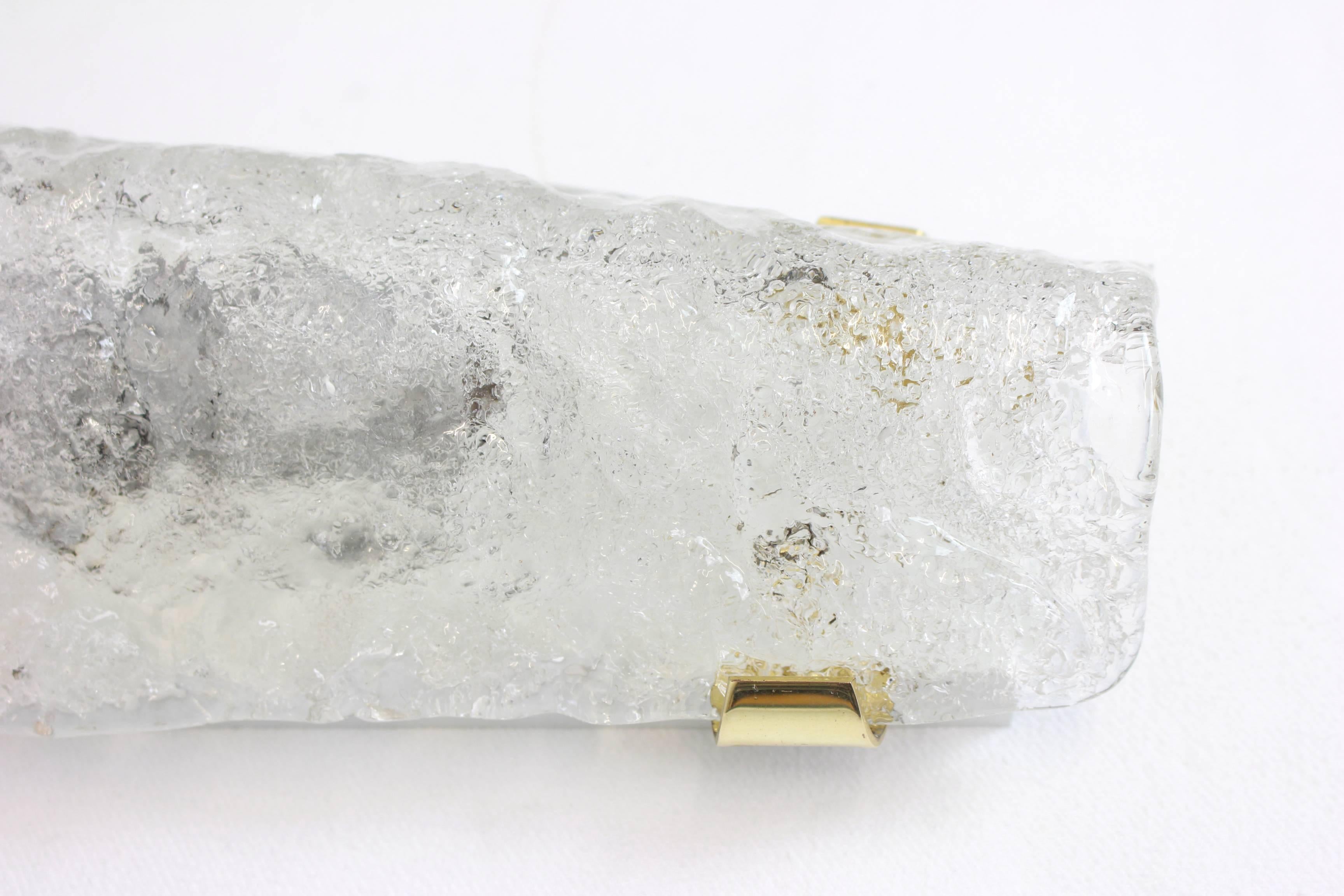 Allemand Paire de grandes appliques angulaires en verre de glace de Hillebrand, Allemagne, années 1960 en vente