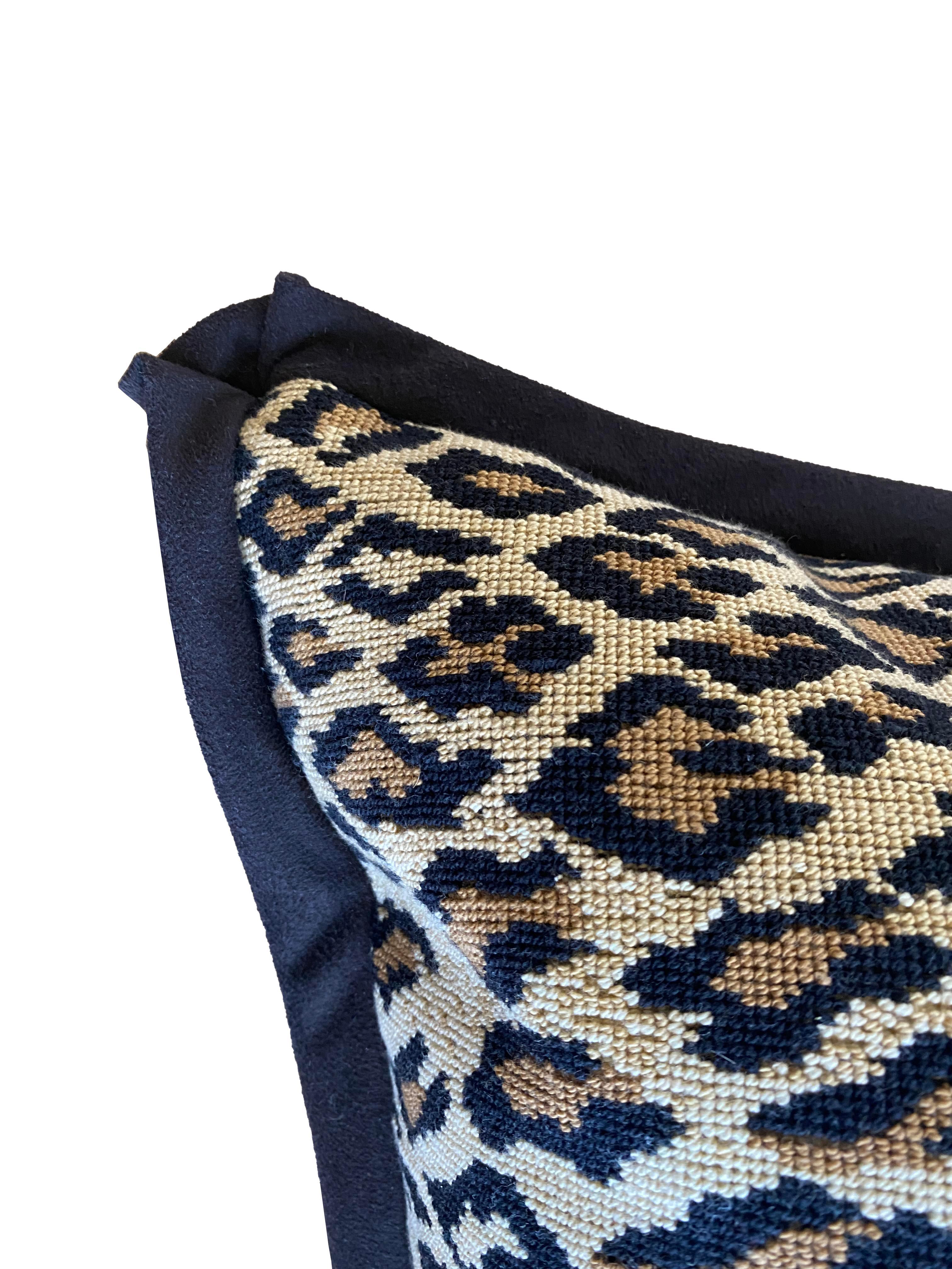 Tissu Paire de grands coussins à imprimé animal en vente