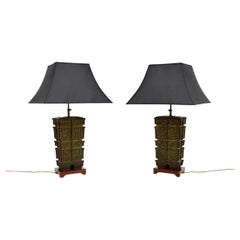 Pareja de grandes lámparas de mesa orientales de bronce antiguo