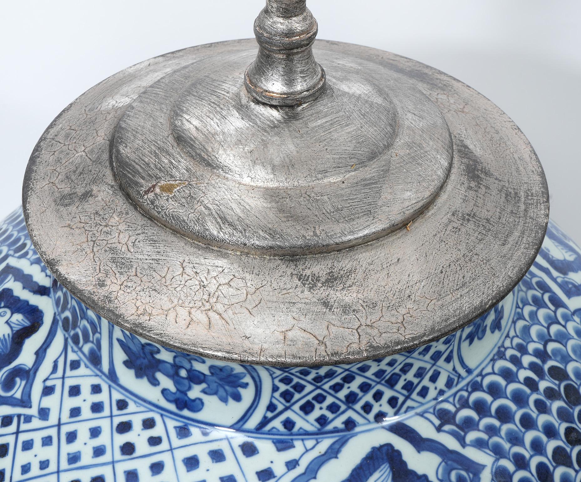 Paar GROSSE antike chinesische Porzellanlampen in Blau und Weiß im Angebot 4