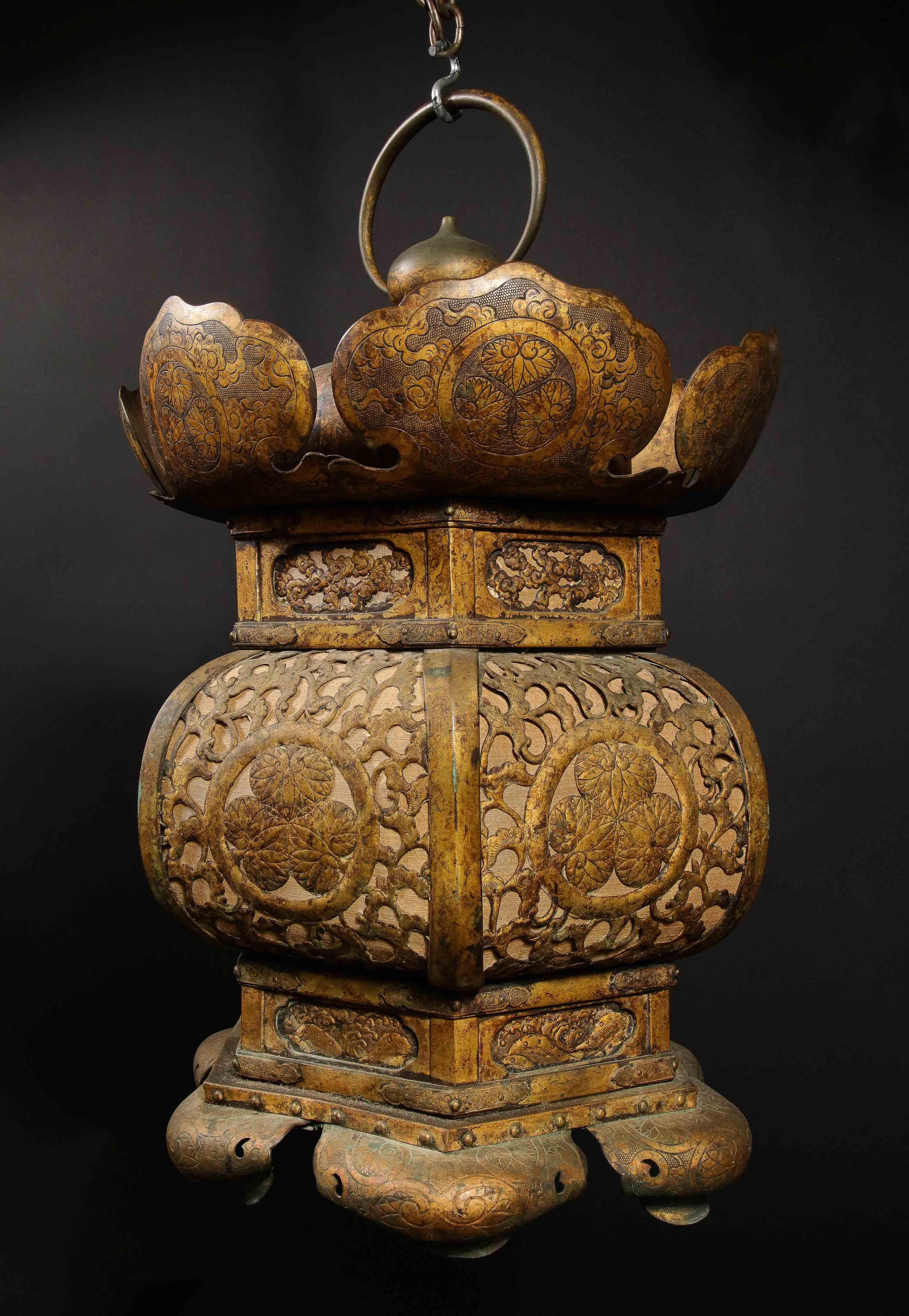 Pair of Large Antique Japanese Gilt Copper Lanterns For Sale 3
