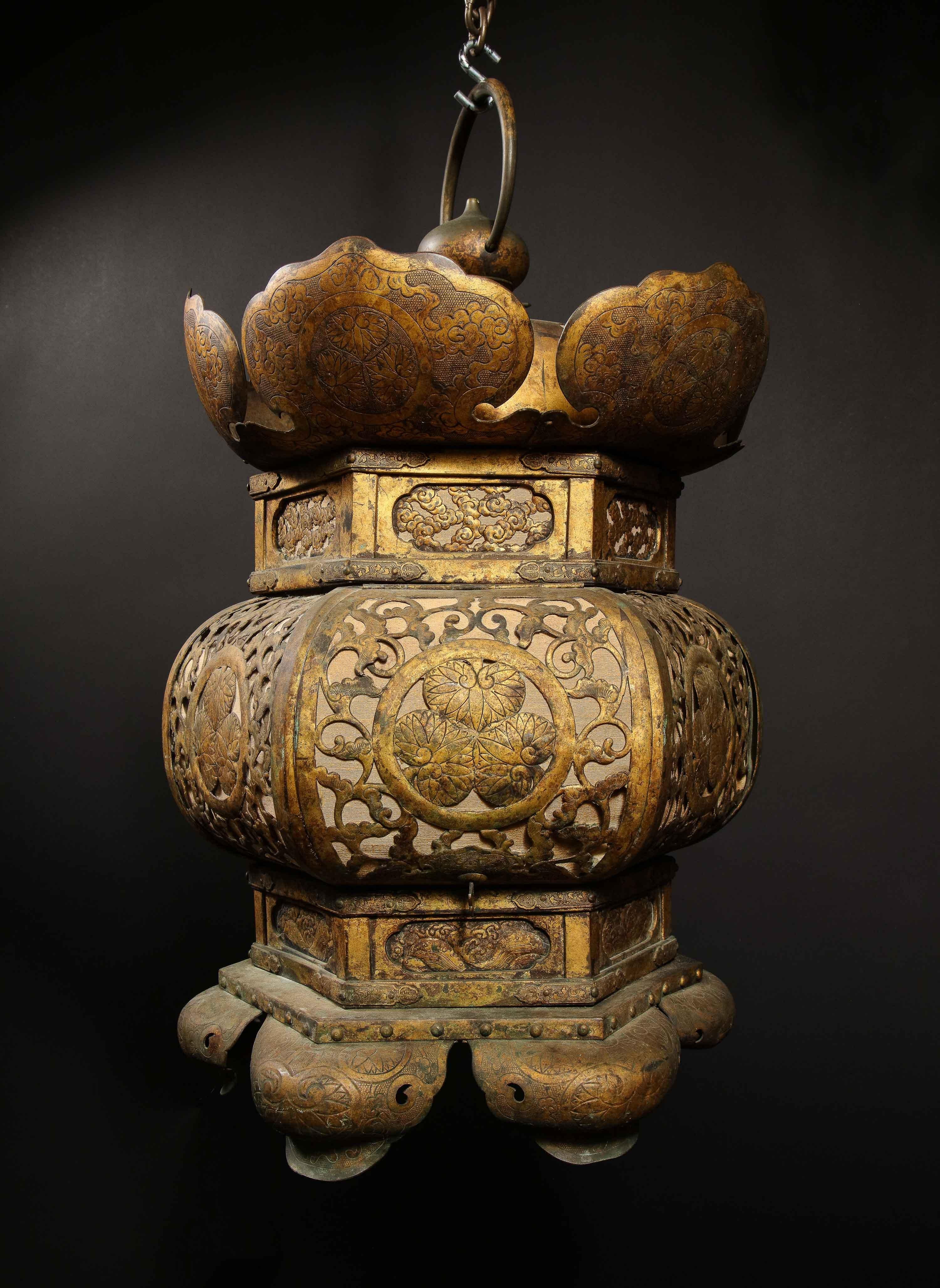 Große antike japanische vergoldete Kupferlaternen, Paar im Angebot 12