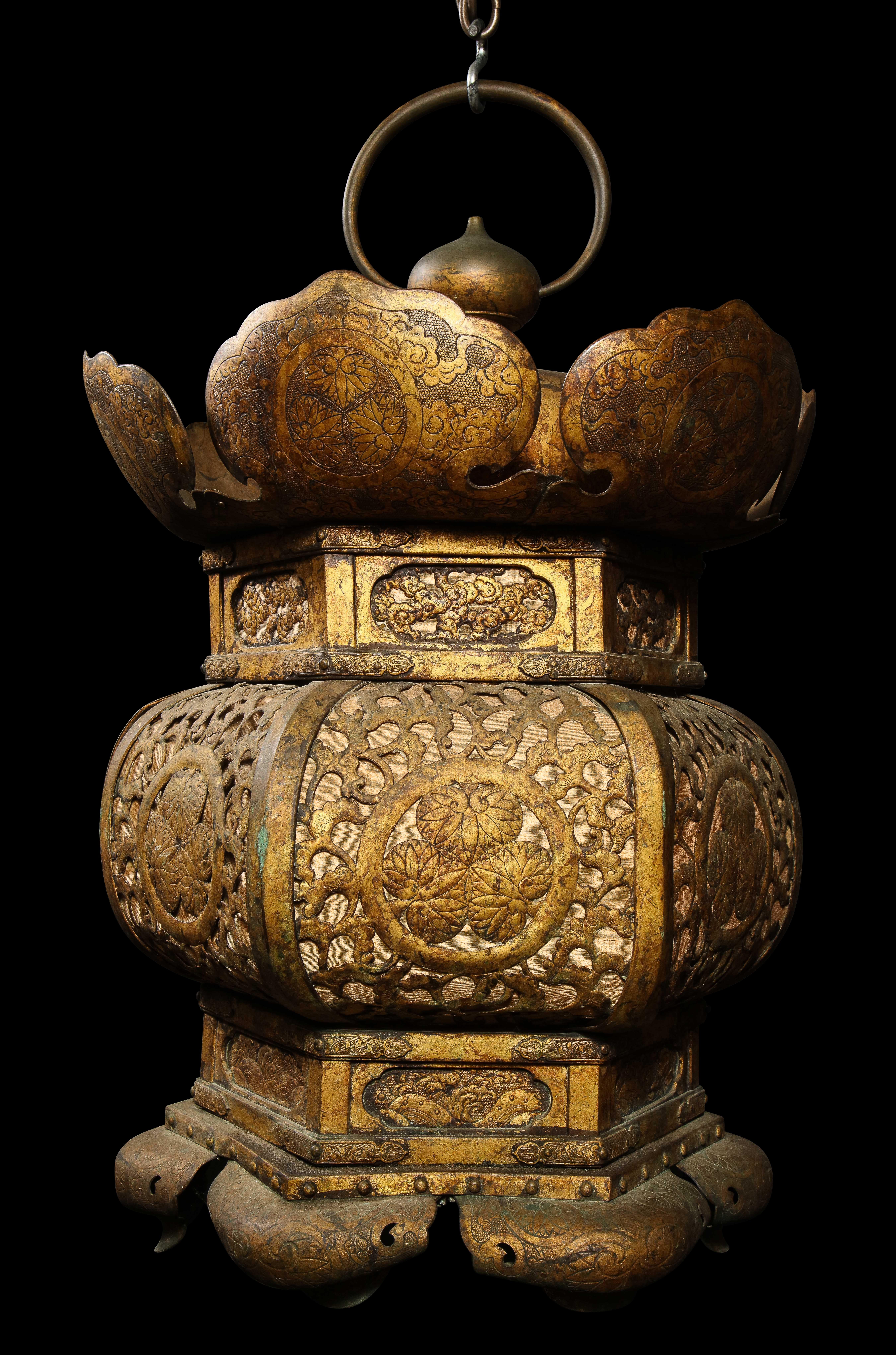 Große antike japanische vergoldete Kupferlaternen, Paar (Vergoldet) im Angebot