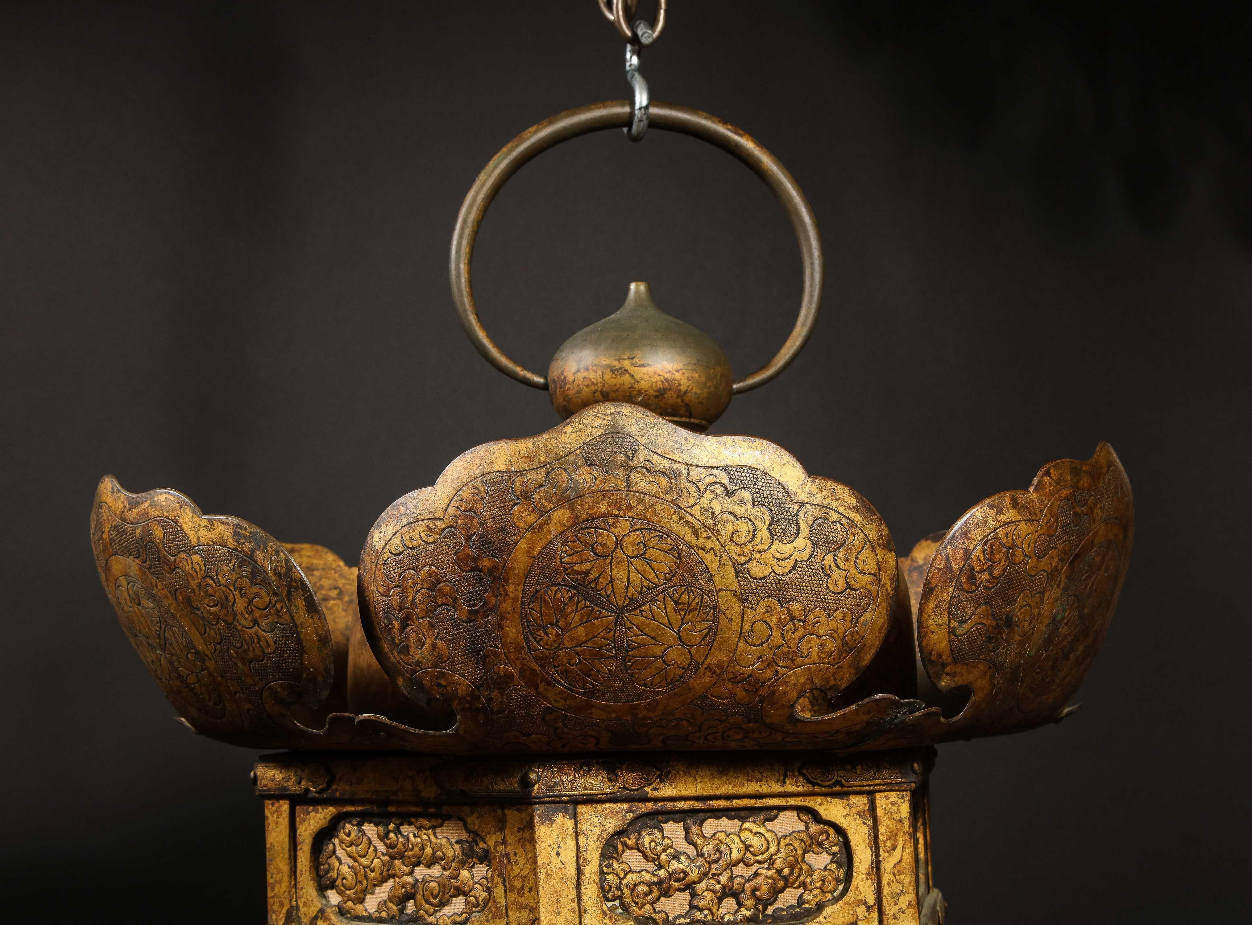 Pair of Large Antique Japanese Gilt Copper Lanterns In Good Condition For Sale In New York, NY