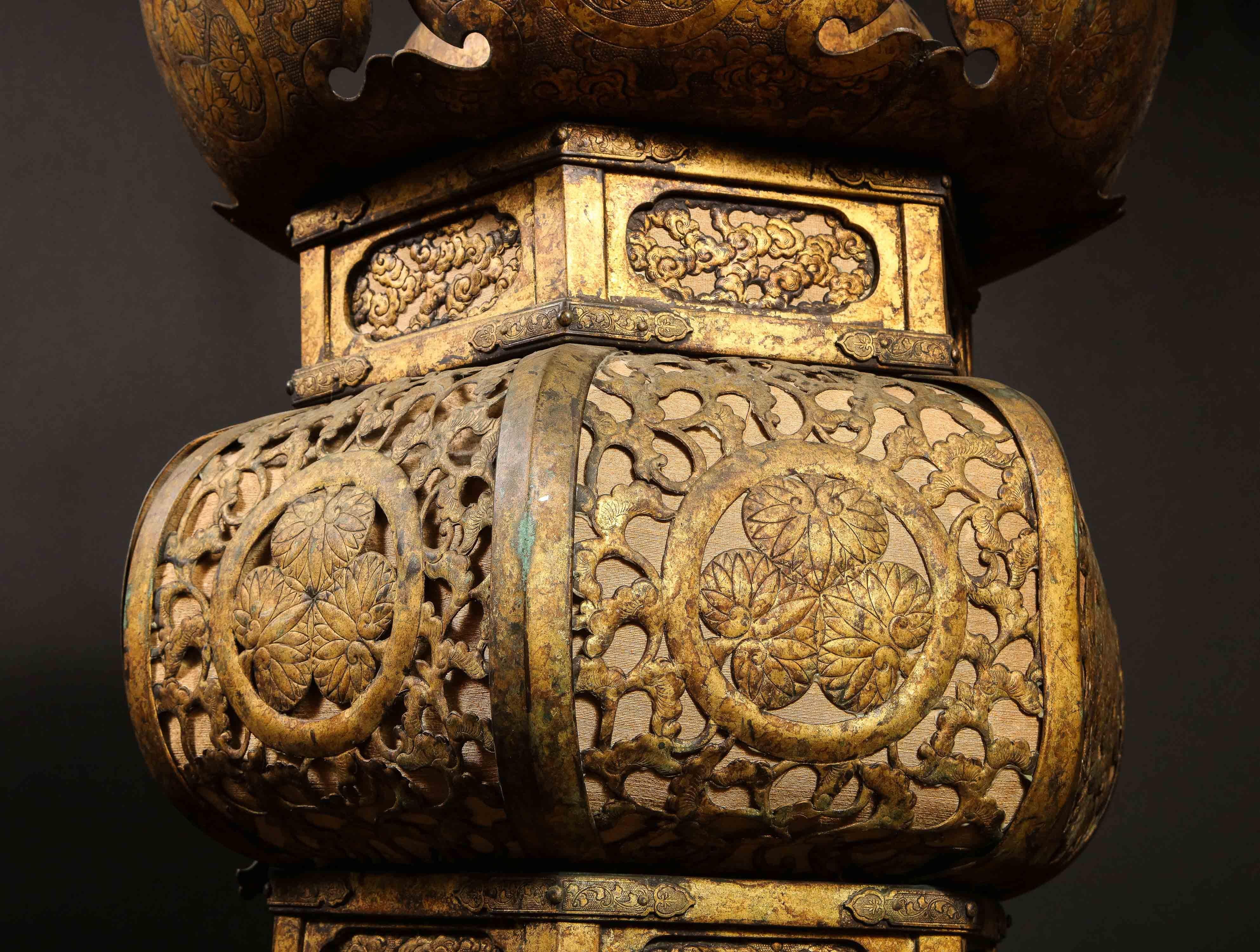 Pair of Large Antique Japanese Gilt Copper Lanterns For Sale 1