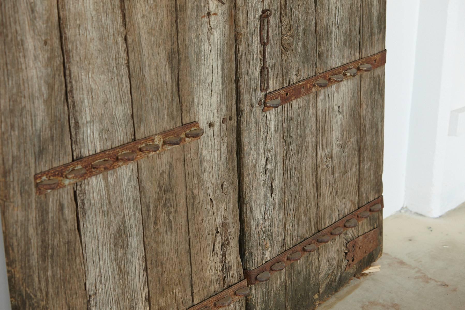 Pair of Large Antique Chinese Oak Gate Doors In Distressed Condition In Aramits, Nouvelle-Aquitaine