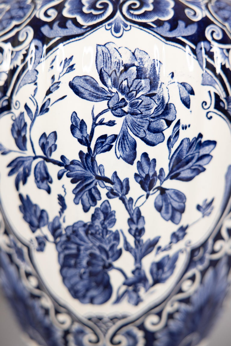 Pair of Large Antique Dutch Delft Lidded Ginger Jars Vases For Sale 4