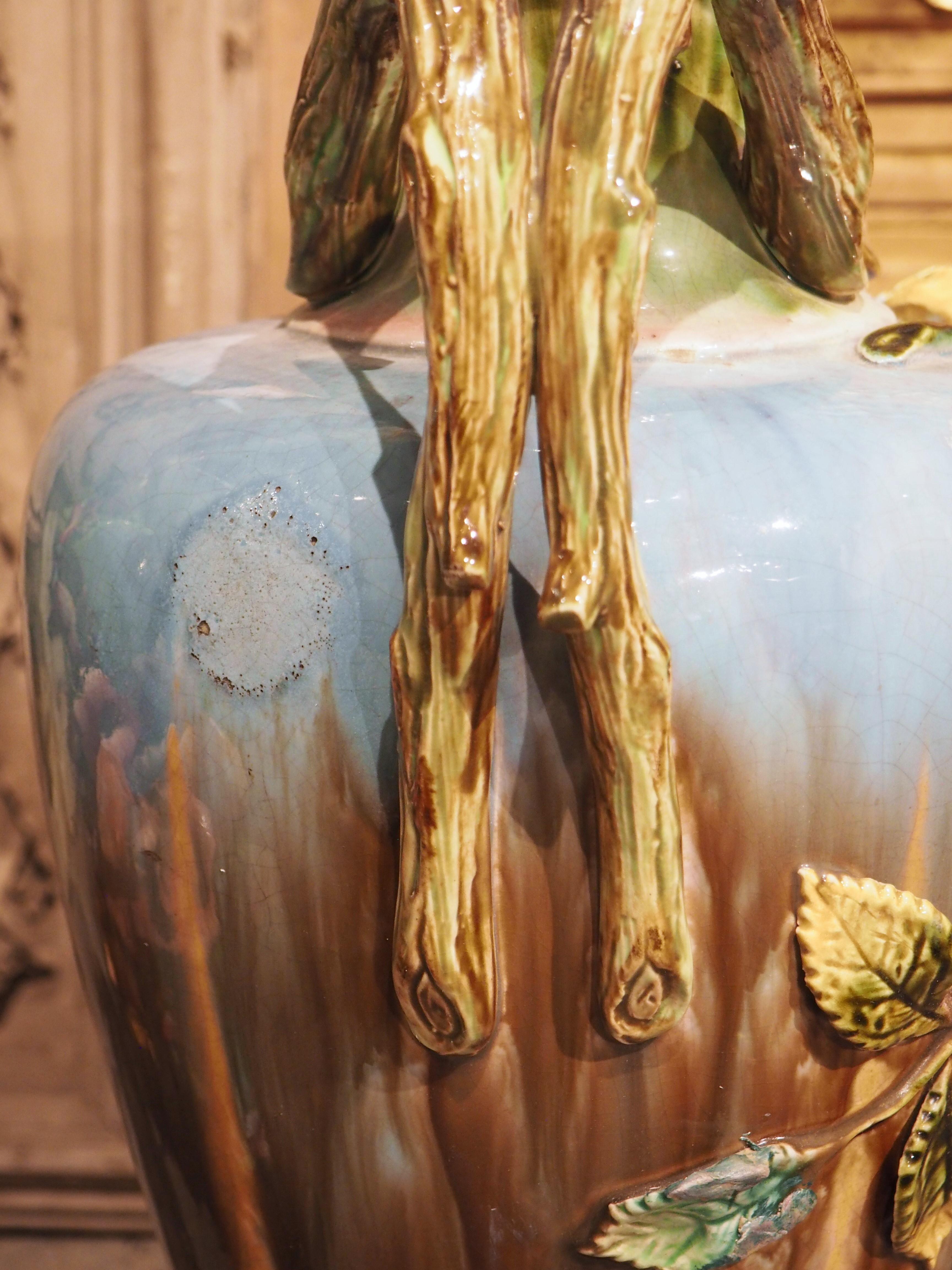Céramique Paire de grands vases barbotines anciens en relief de la période Art nouveau français en vente