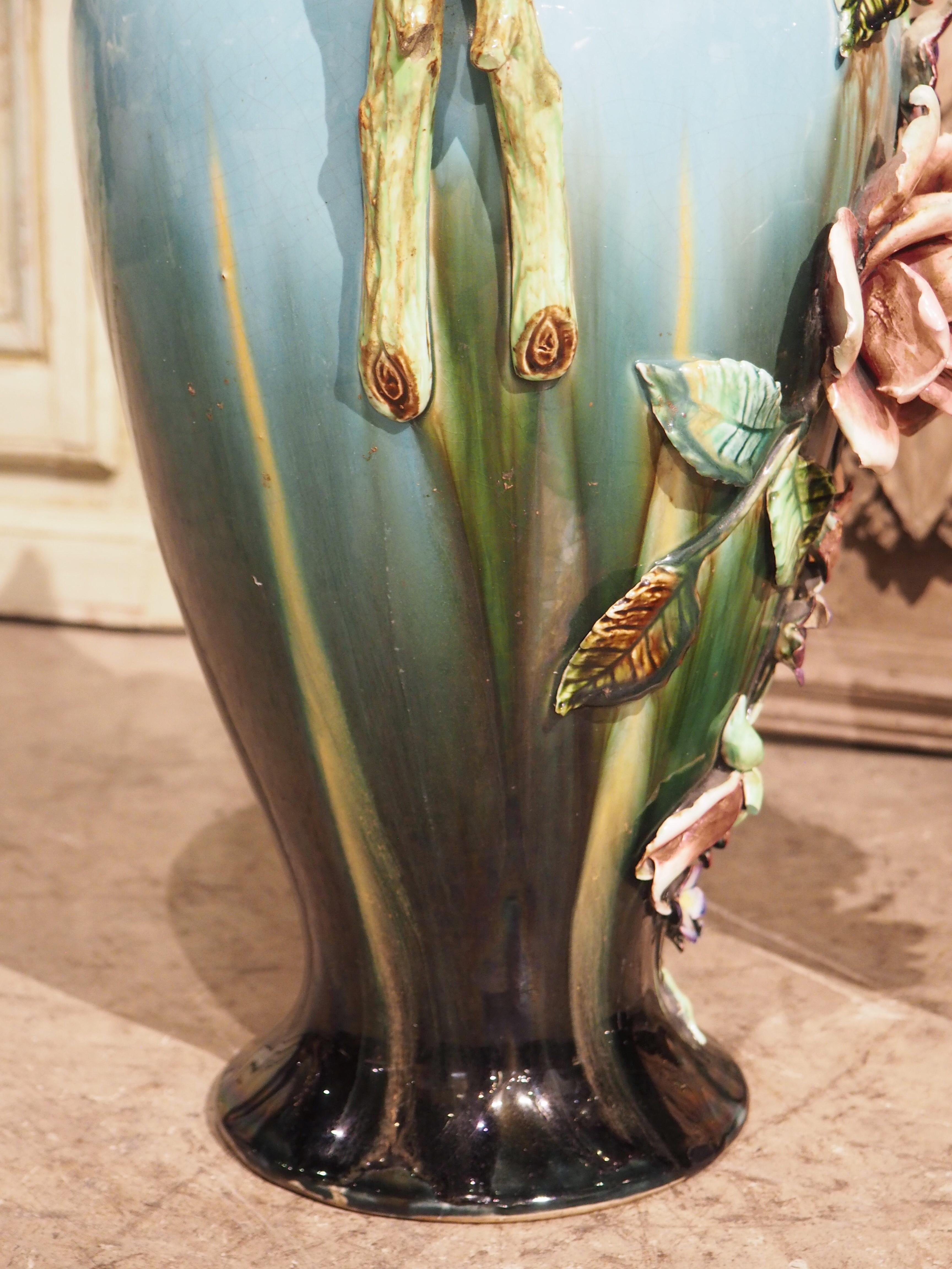 Paire de grands vases barbotines anciens en relief de la période Art nouveau français en vente 1
