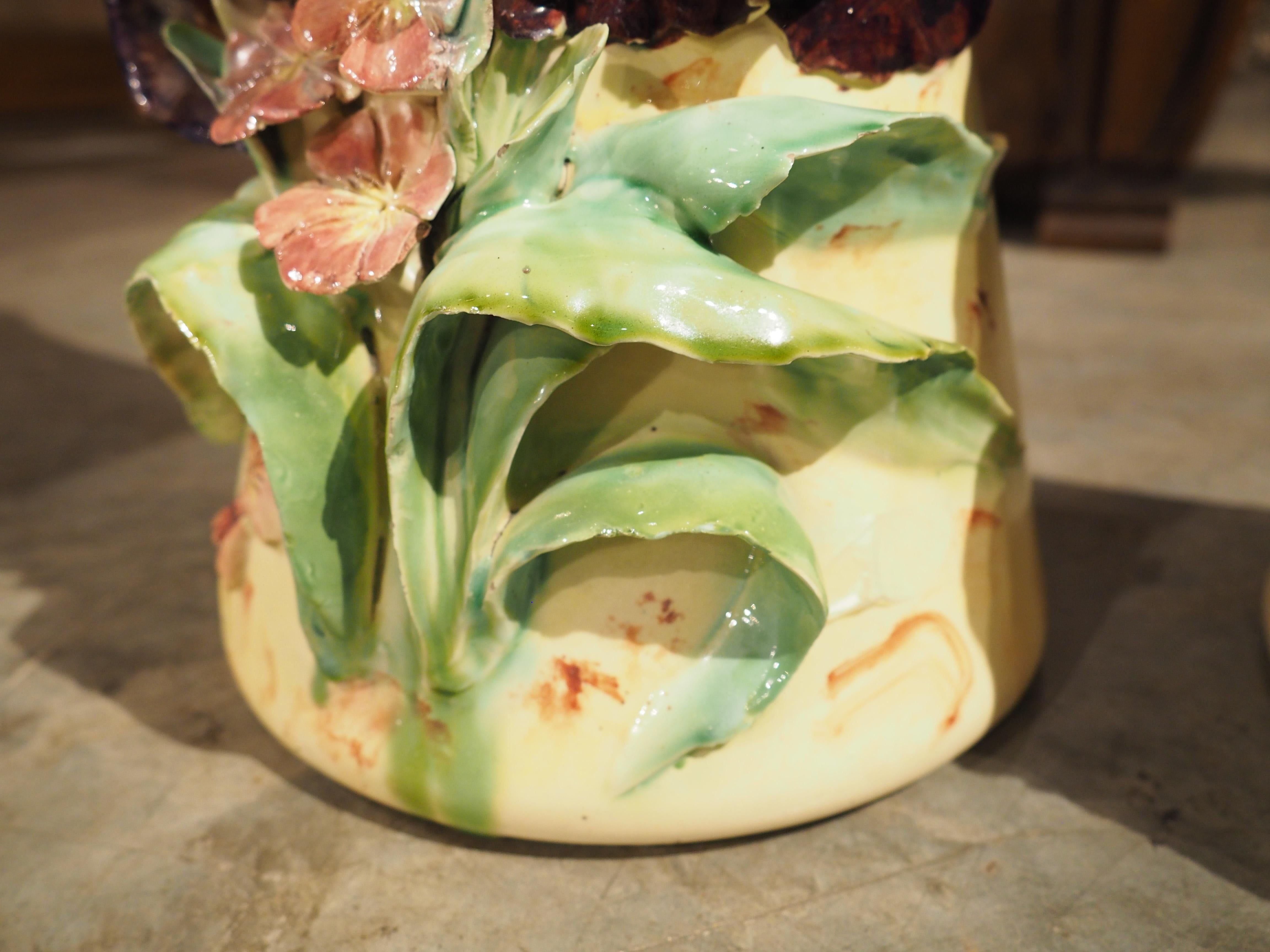 Peint à la main Paire de grands vases anciens à Barbotine de Longchamp, Circa 1890