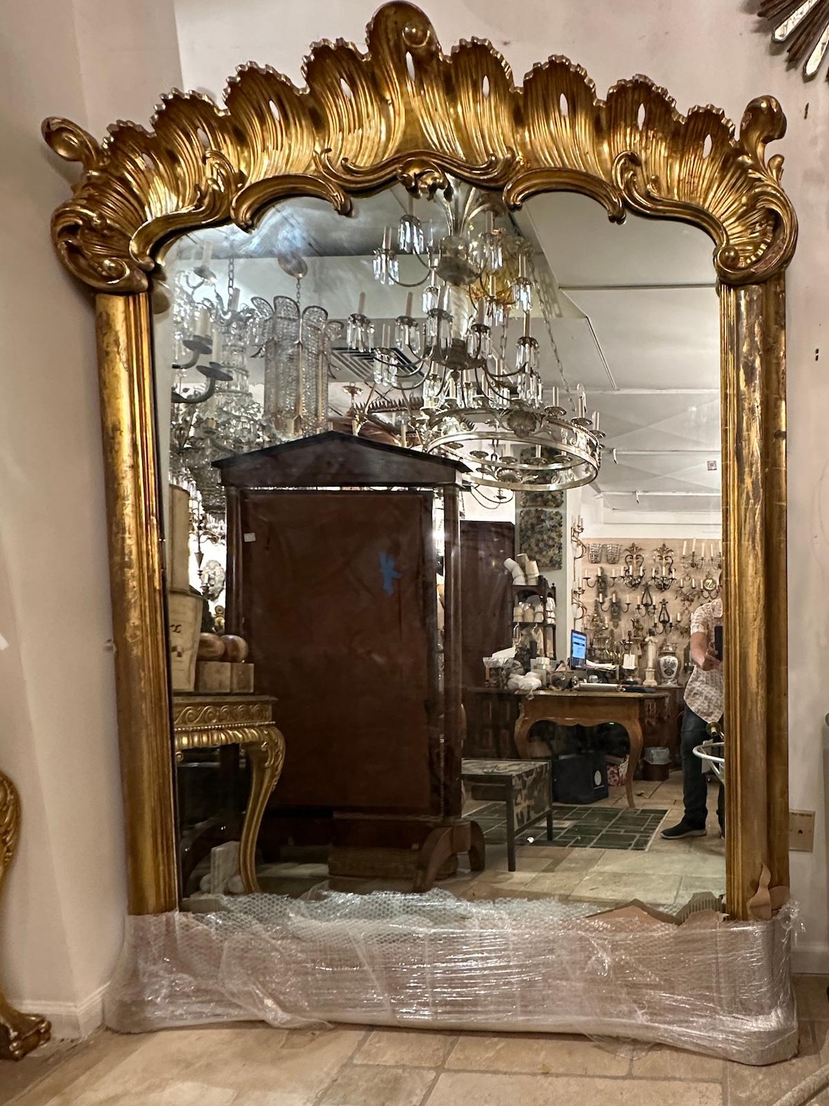 Paire de grands miroirs français anciens, vendus par paire Bon état - En vente à New York, NY