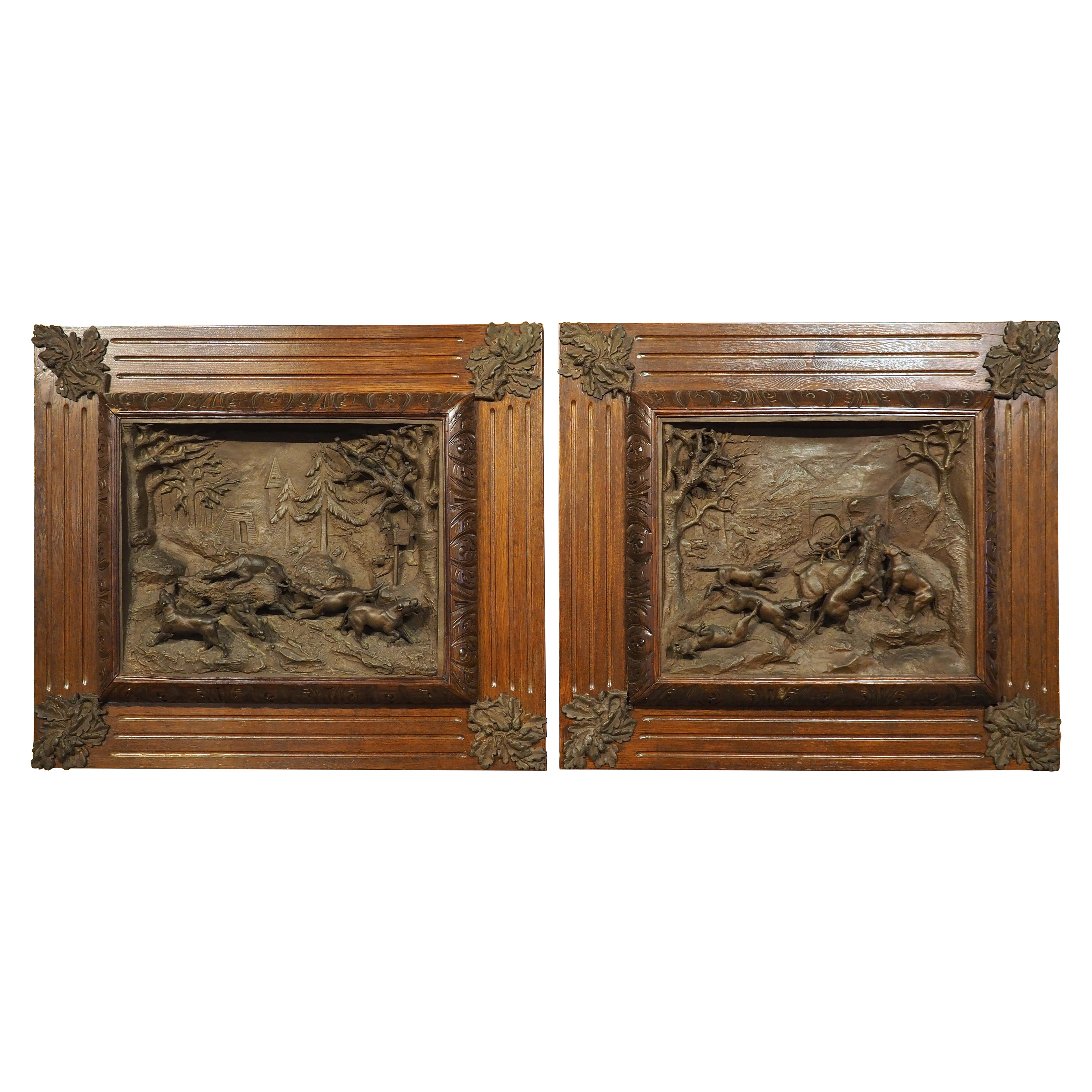 Pareja de grandes placas de caza antiguas enmarcadas en roble francés, P. Lecourtier (1851-1925) en venta