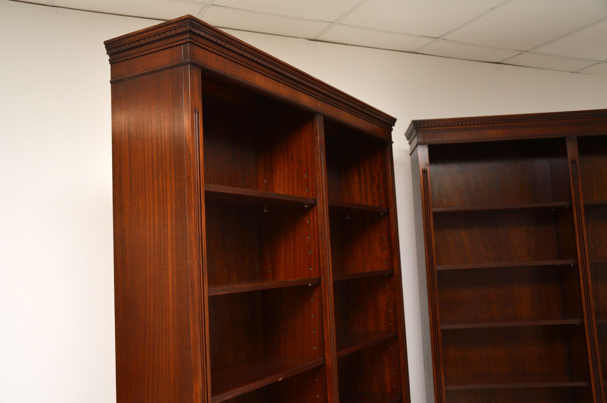 Pair of Large Antique Georgian Style Mahogany Open Bookcases In Good Condition In London, GB