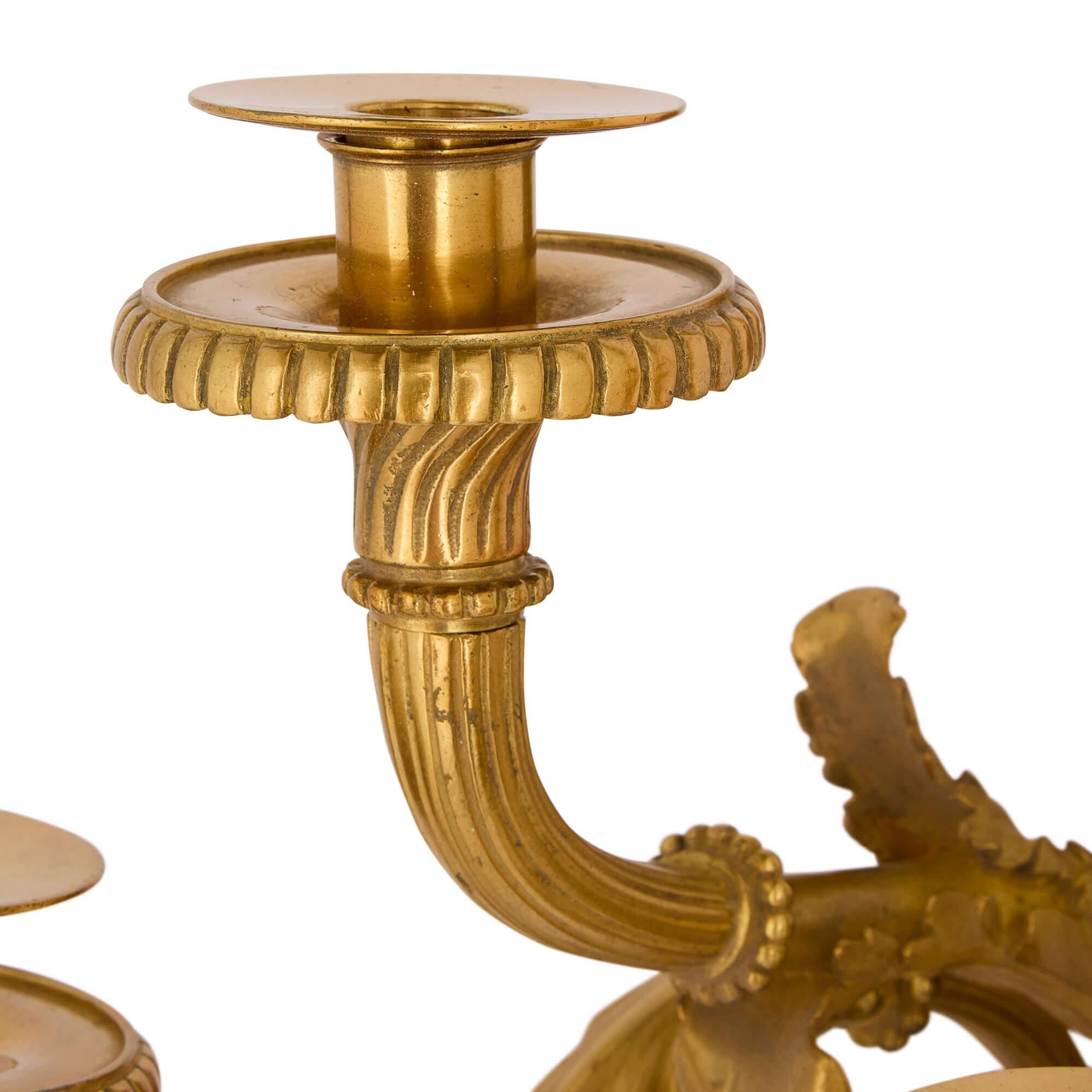 XIXe siècle Paire de grandes lampes murales en bronze doré d'après François Rémond en vente