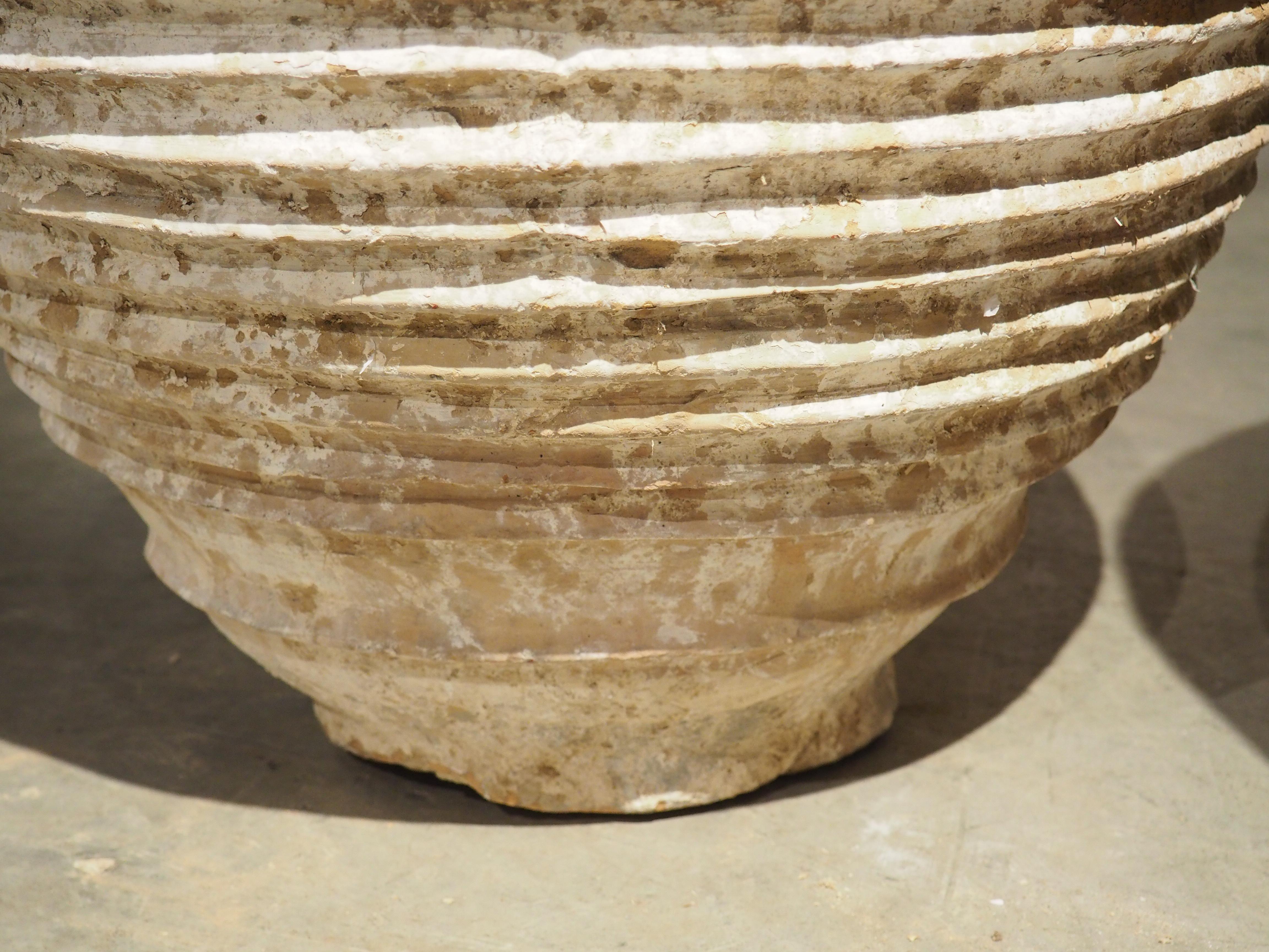 Paire de grands pots à huile grecs anciens d'olivier de la région du Peloponnèse, 19e siècle en vente 3