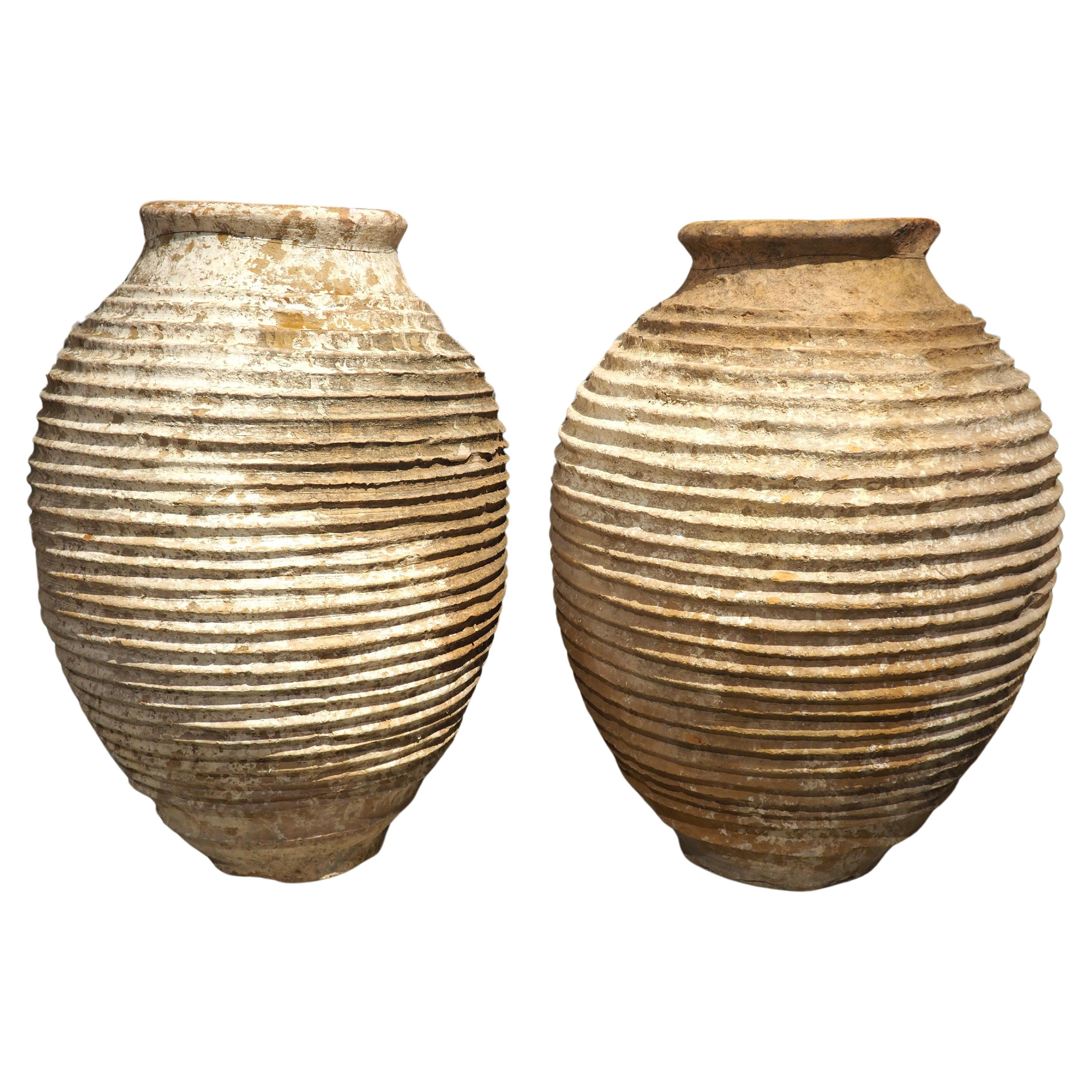 Paire de grands pots à huile grecs anciens d'olivier de la région du Peloponnèse, 19e siècle en vente