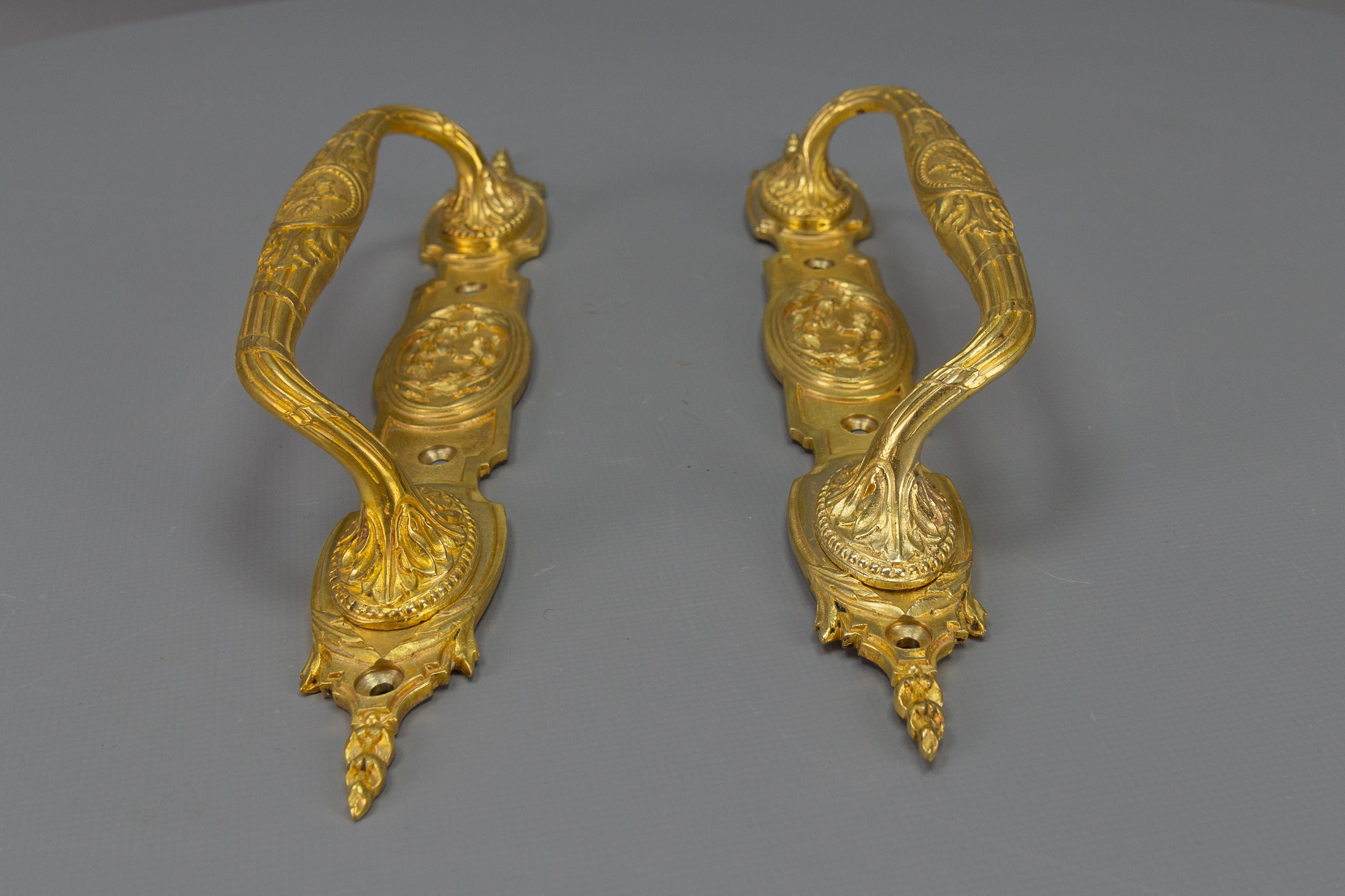 A pair of large antique Louis XVI-style bronze door handles, from the late 19th Century.
These impressive and large French Louis XVI-style bronze push-and-pull door handles are richly ornate with leaf and floral motifs.
There are two items in this