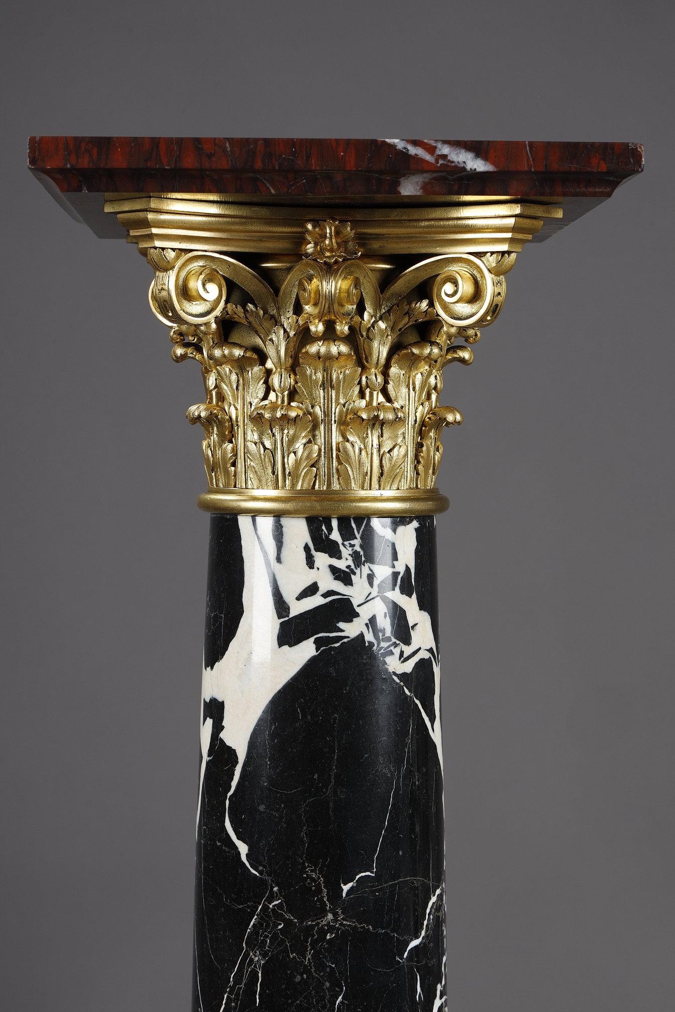 Pair of Large Antique Marble Columns with gilded bronze capitals In Good Condition In Paris, FR