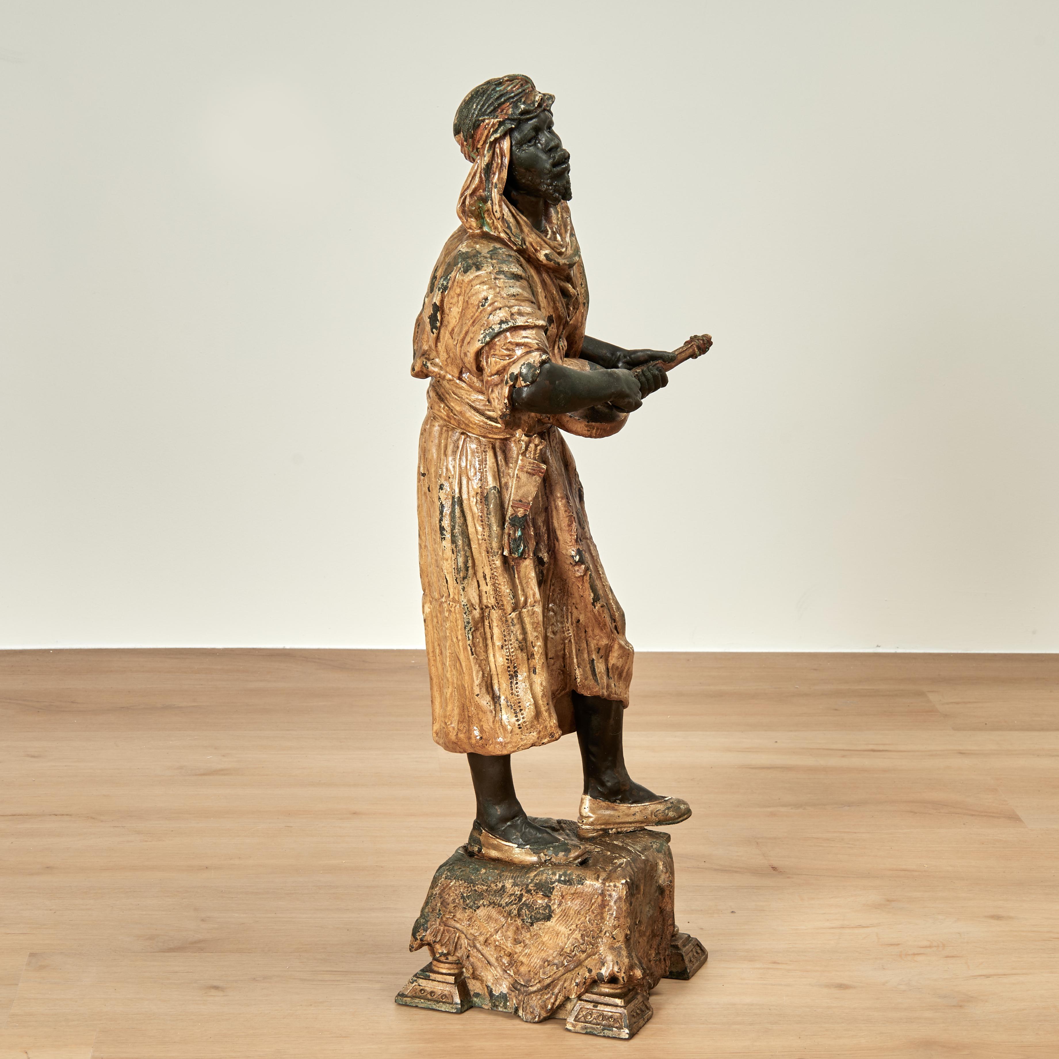 Paar große antike orientalische Bronzeskulpturen oder Statuen im Angebot 7