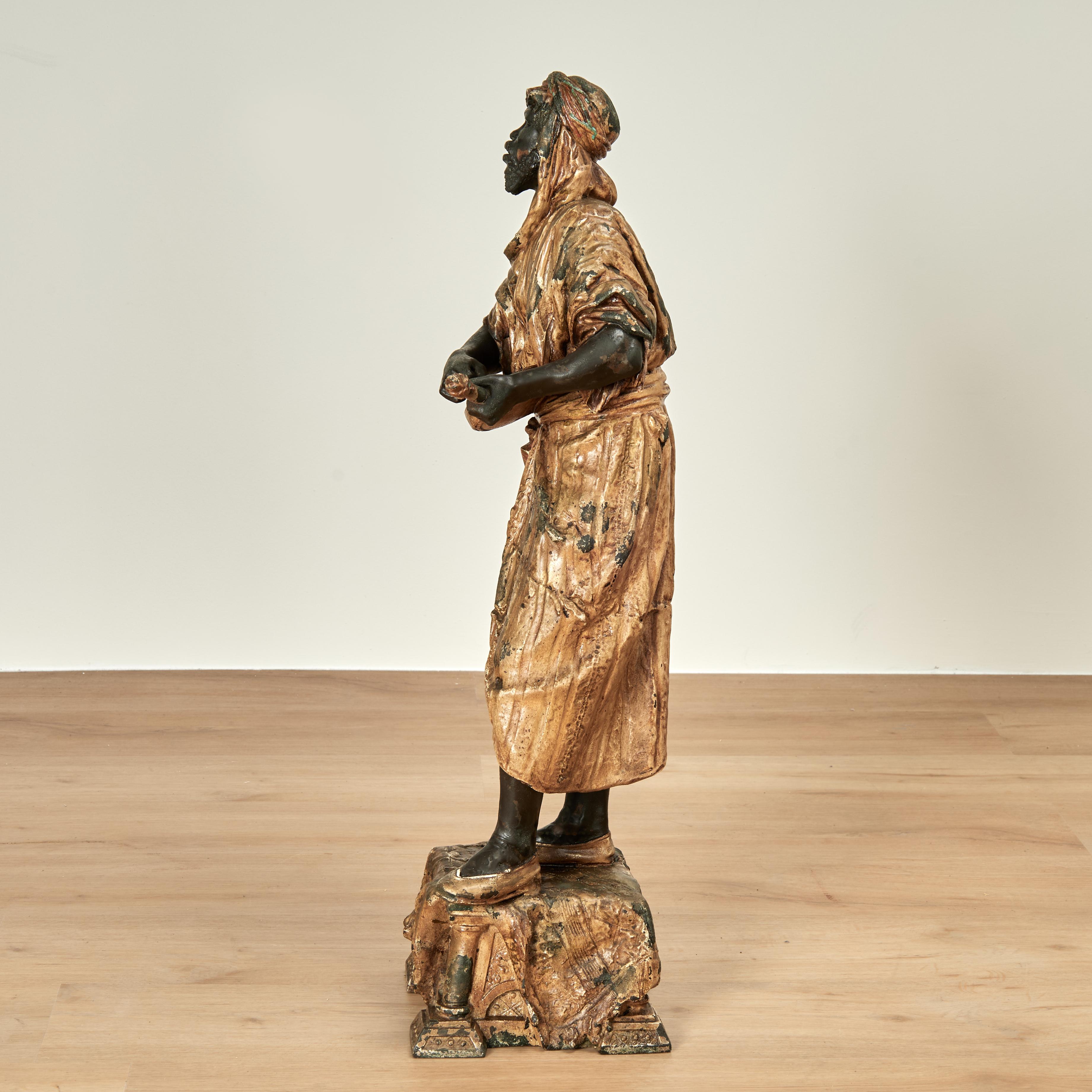 Paar große antike orientalische Bronzeskulpturen oder Statuen im Angebot 9