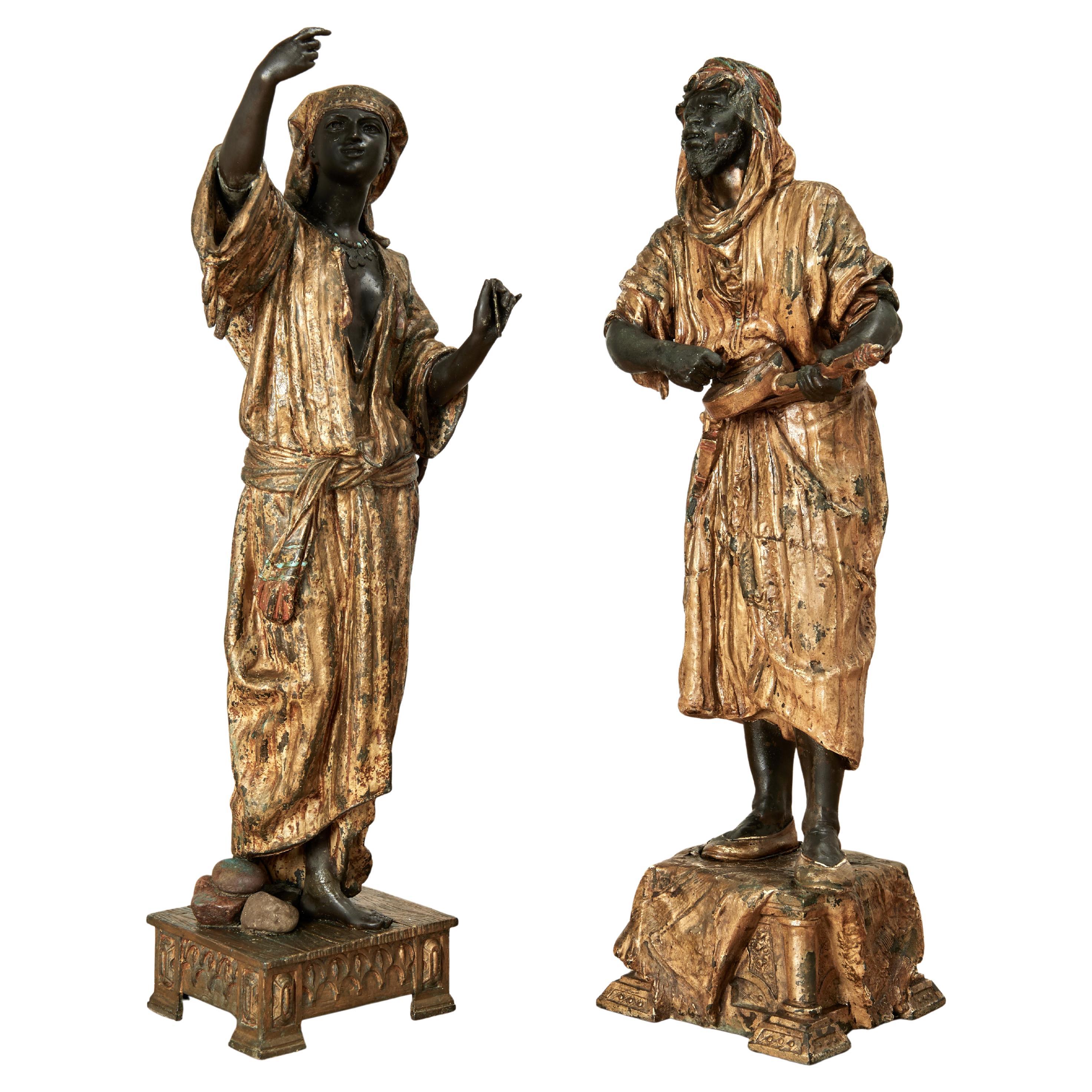 Coppia di grandi sculture figurative orientaliste in bronzo di grandi dimensioni