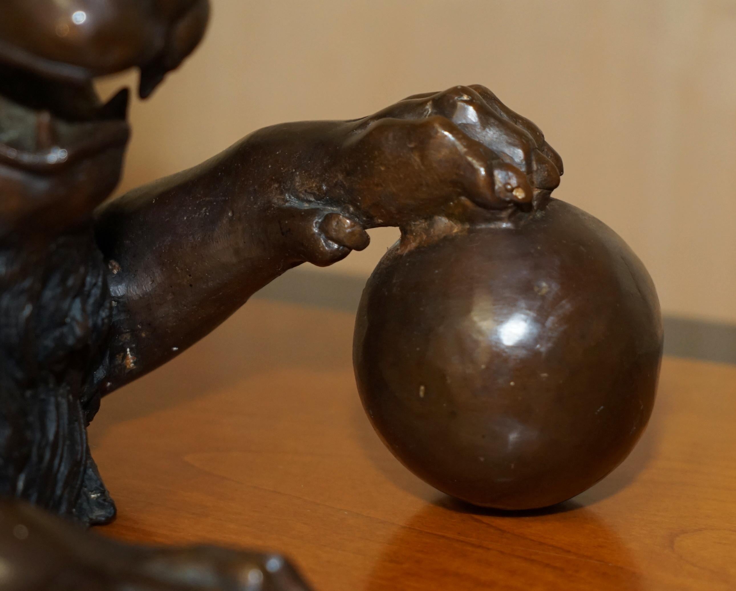 Bronzo COPPIA DI GRANDI STATUE DI LEONE RECUMBANTE ANTICO IN BRONZO SUPER DECORATIVE DA VEDERE in vendita