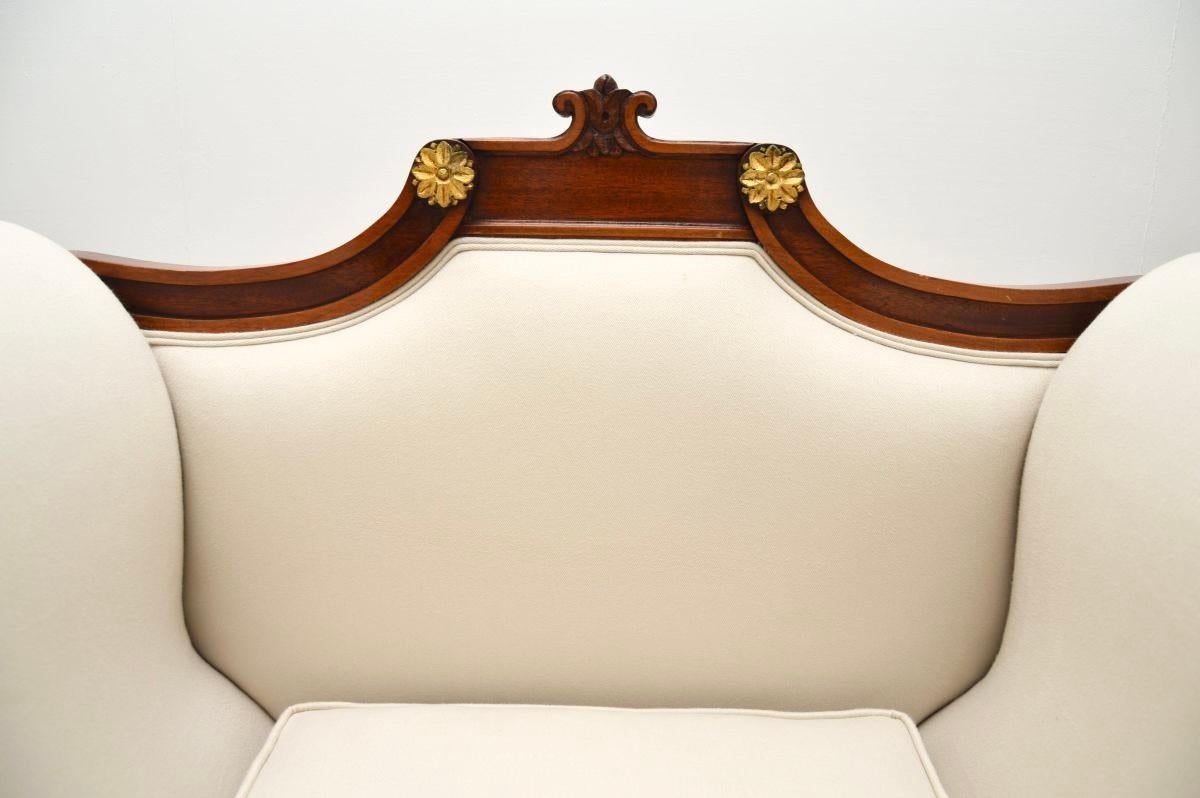 Paire de grands fauteuils anciens de style Régence en vente 3