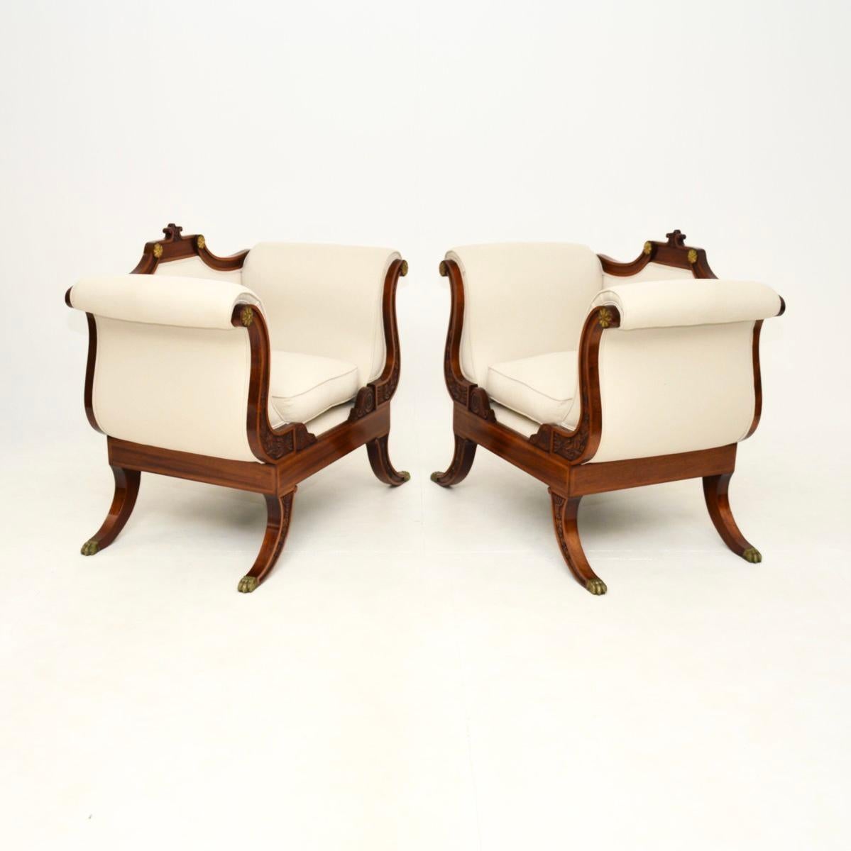 Regency Paire de grands fauteuils anciens de style Régence en vente