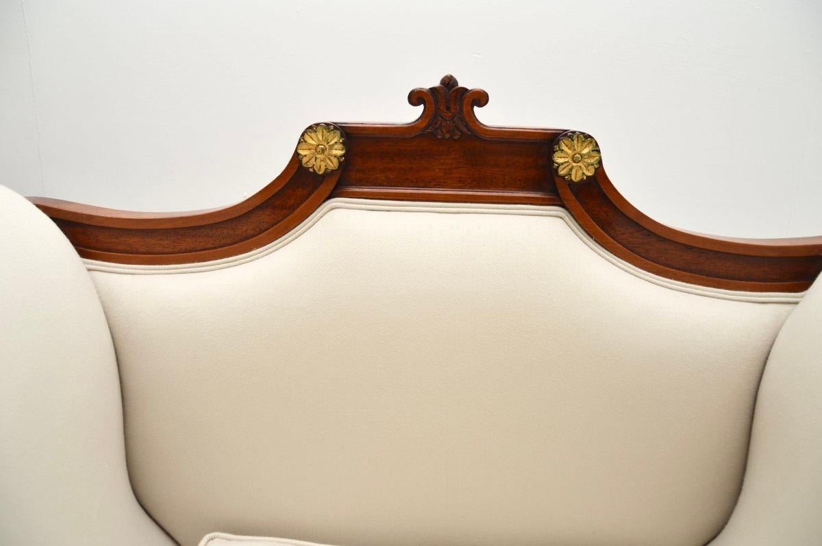 Paire de grands fauteuils anciens de style Régence en vente 2