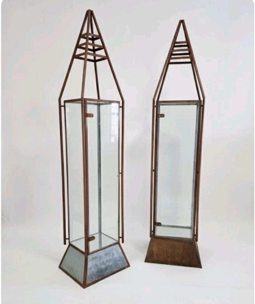 Pareja de grandes vitrinas antiguas de venta al por menor de estilo industrial en venta 8