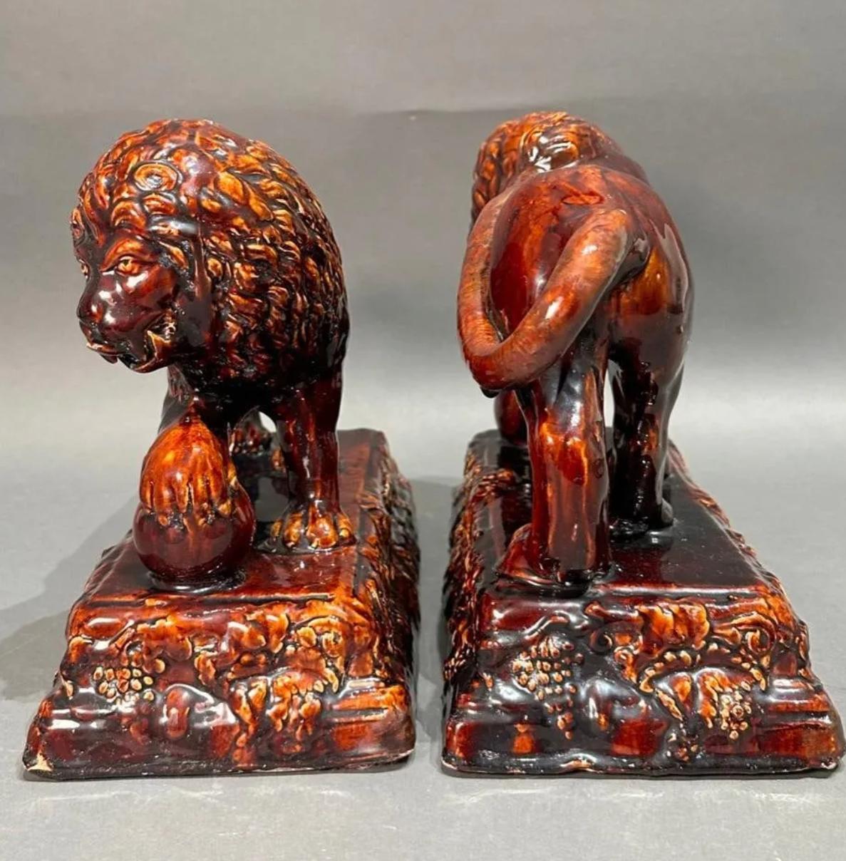 Pair of Large Antique Rockingham Pottery Medici Lions c.1840 In Good Condition In LOS ANGELES, CA