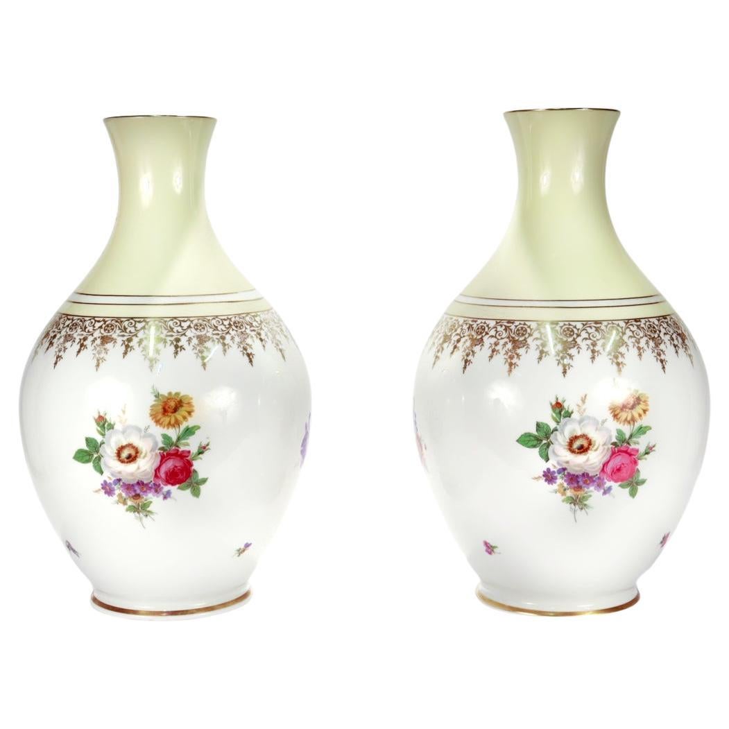 Paire de grands vases anciens Rosenthal Gilt Bouquet avec décoration florale