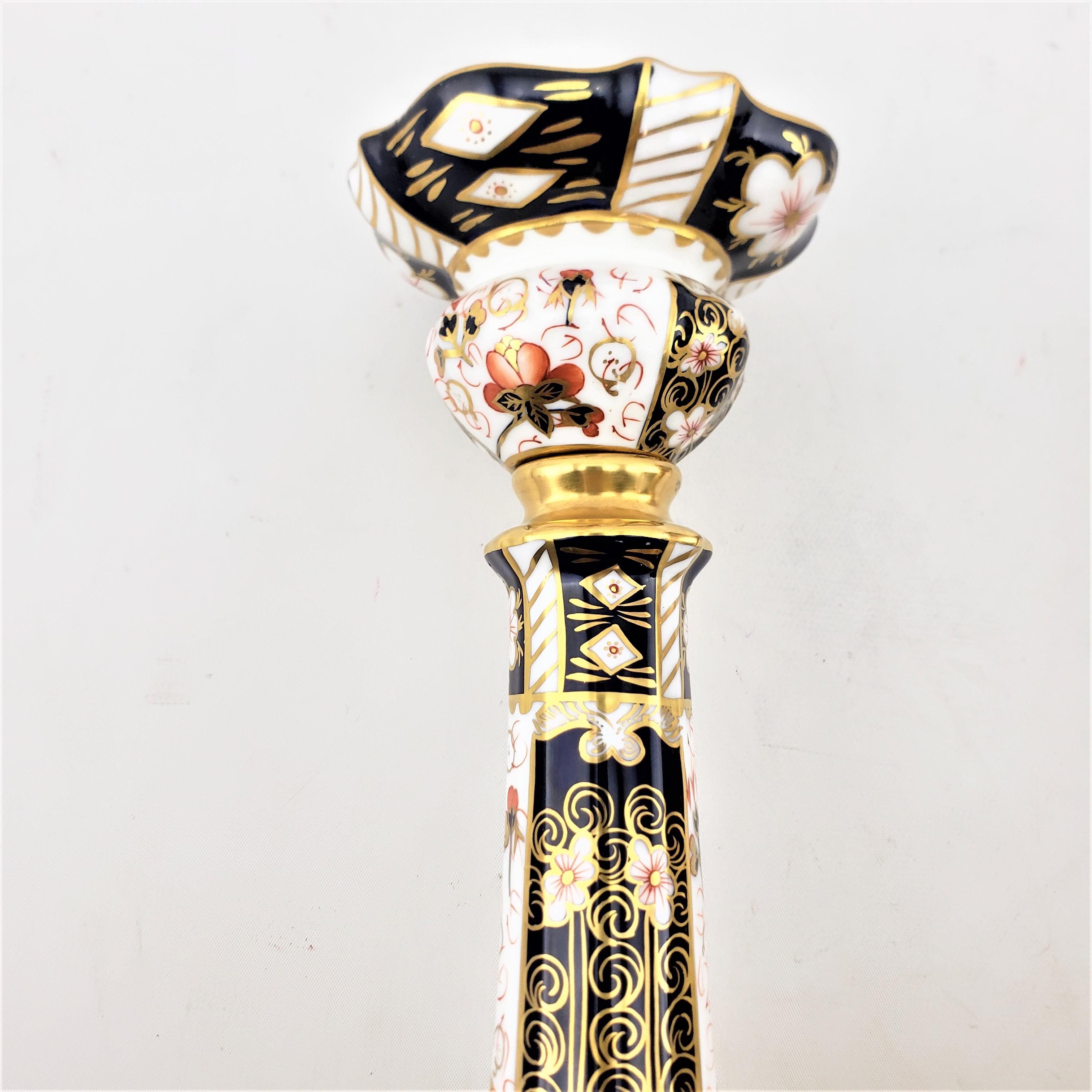 Paire de grands chandeliers anciens à dauphin Royal Crown Derby 2451 Imari en vente 9
