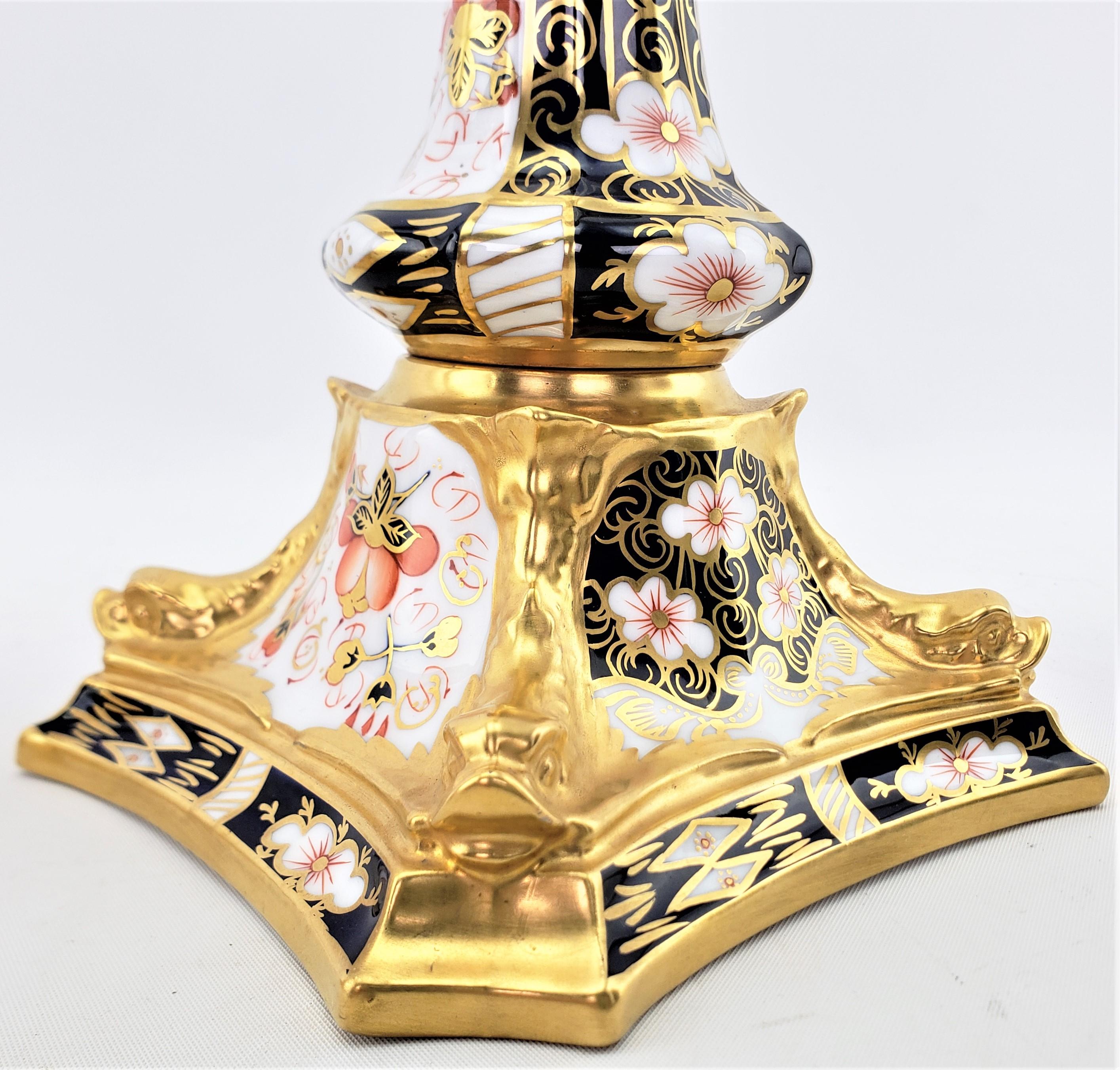 Paire de grands chandeliers anciens à dauphin Royal Crown Derby 2451 Imari en vente 12