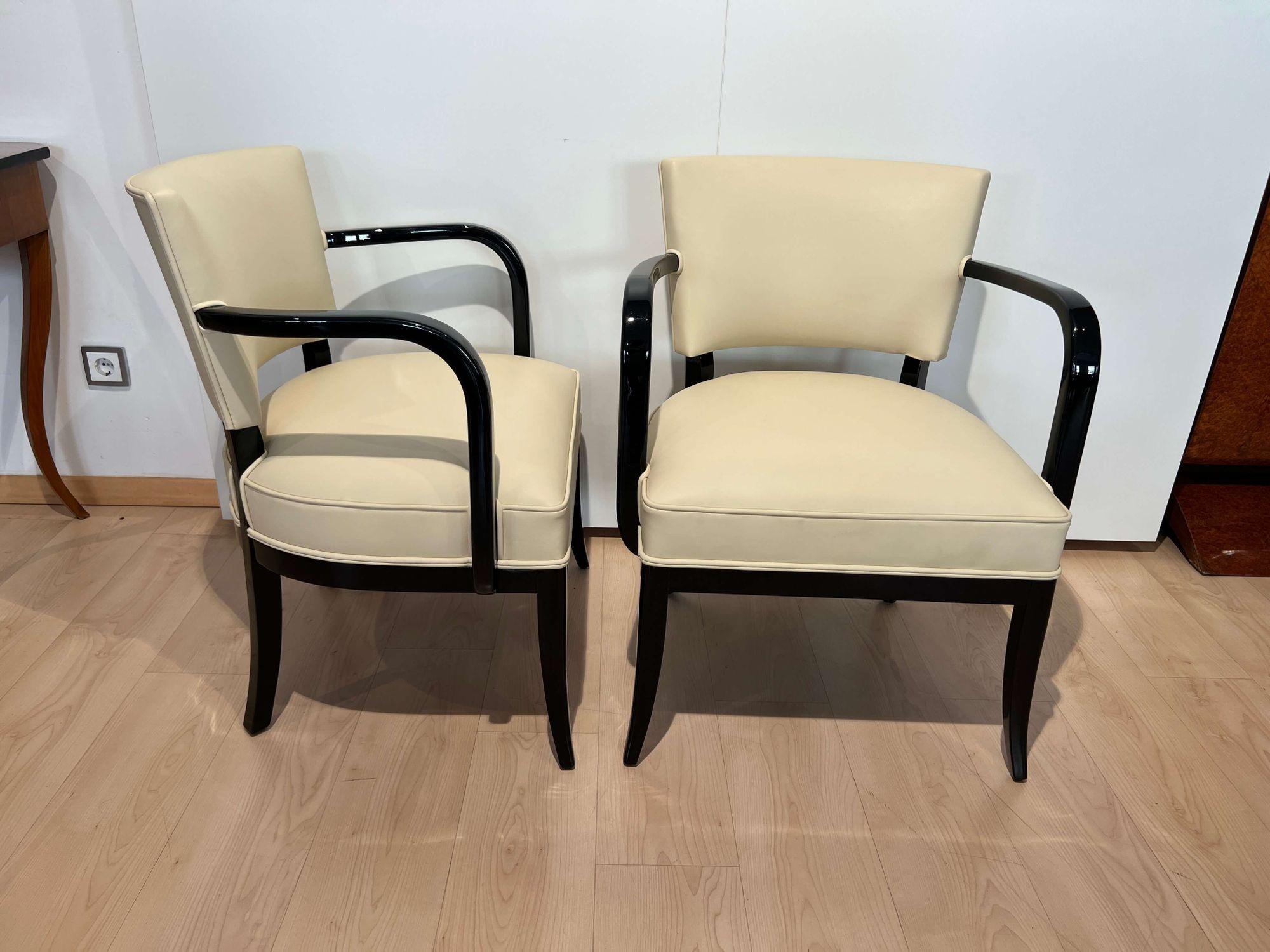 Pair of Art Deco Armchairs, Black Lacquer, Creme Leather, France, 1930s In Good Condition For Sale In Regensburg, DE