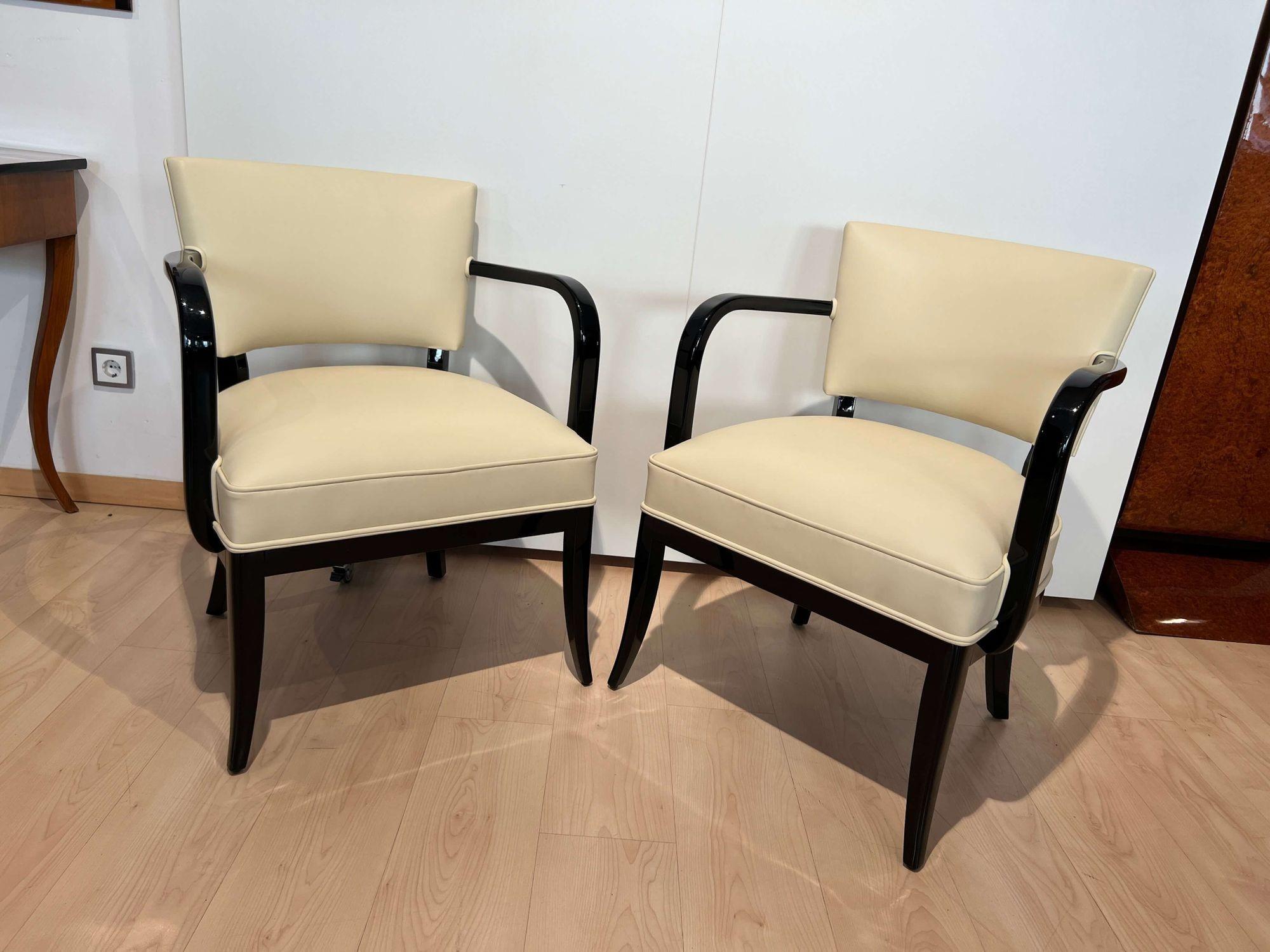Pair of Art Deco Armchairs, Black Lacquer, Creme Leather, France, 1930s For Sale 1