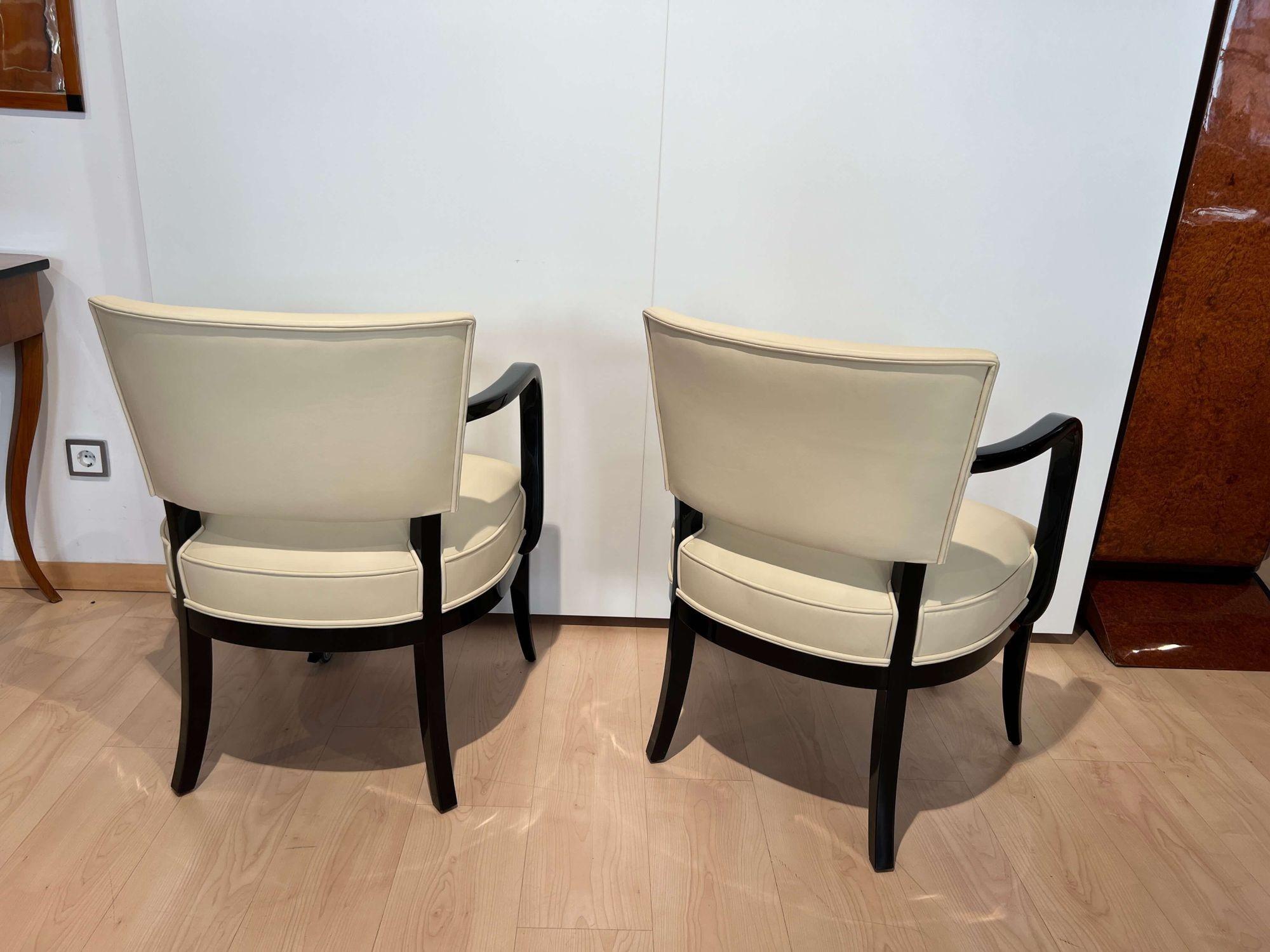 Paar Art-Déco-Sessel, schwarzer Lack, cremefarbenes Leder, Frankreich, 1930er Jahre im Angebot 1
